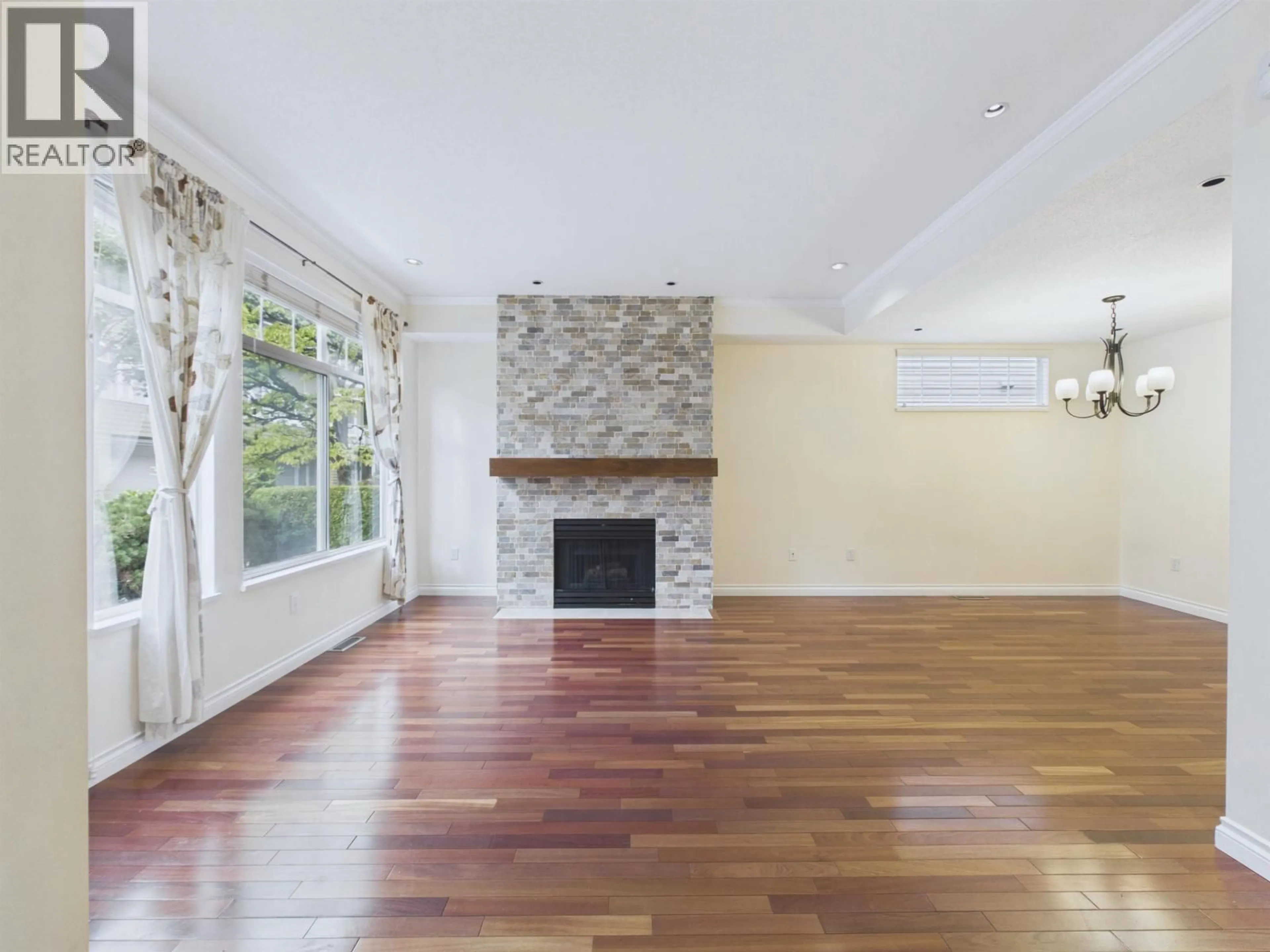 Living room with furniture, wood/laminate floor for 48 - 5298 OAKMOUNT CRESCENT, Burnaby British Columbia V5H4S2