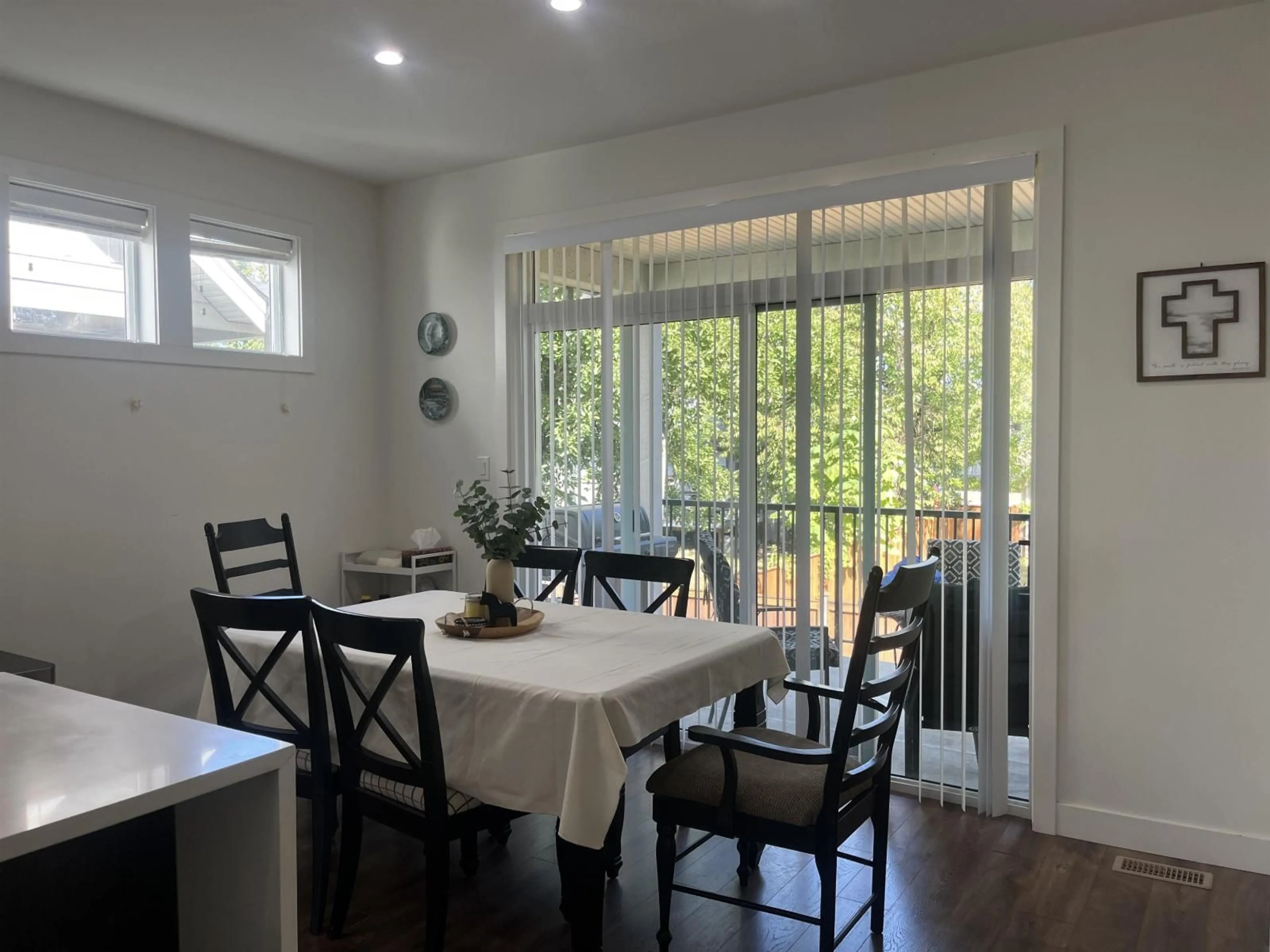 Dining room, wood/laminate floor for 17 - 45455 SPADINA AVENUE, Chilliwack British Columbia V2P4V8
