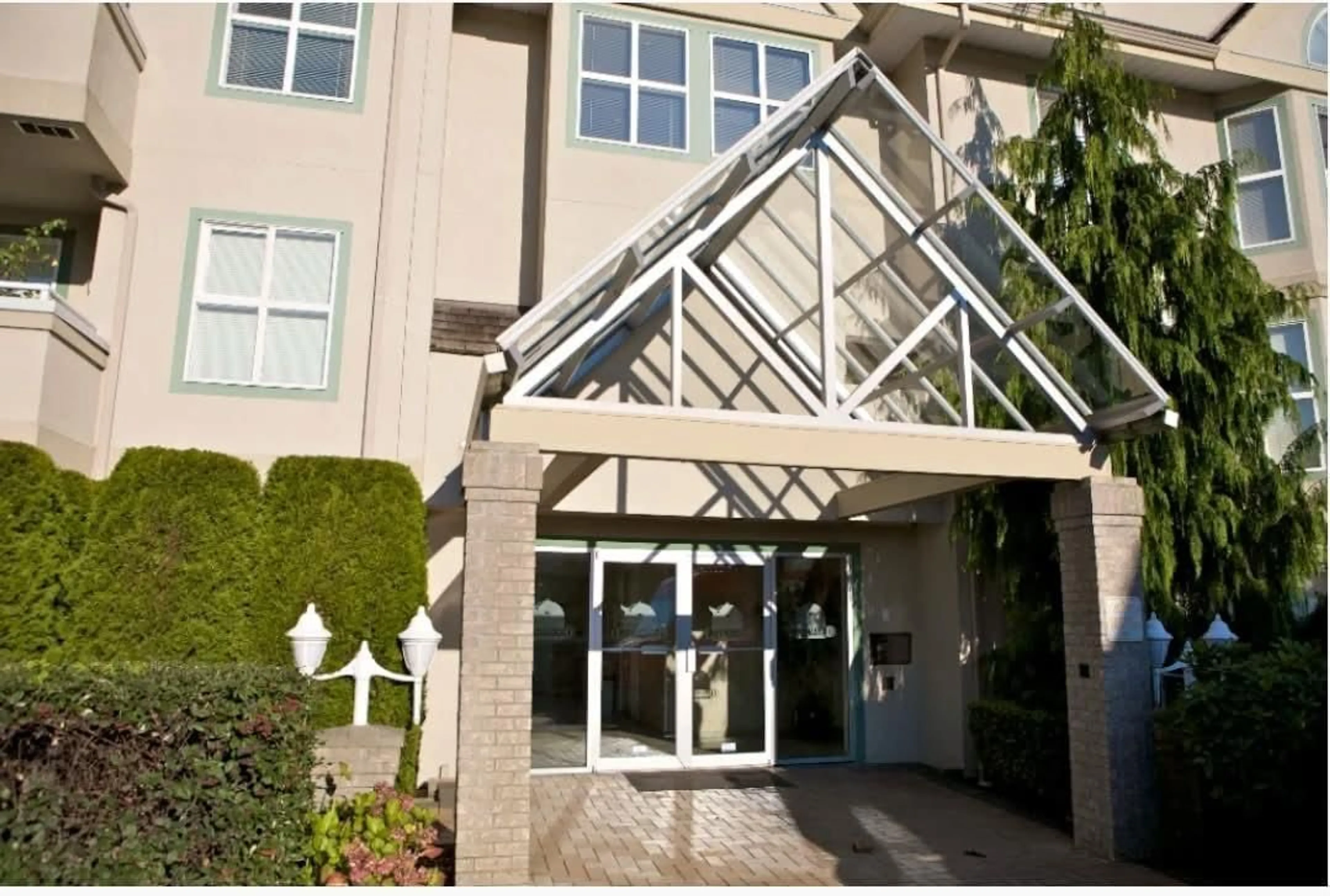 Indoor foyer for 205 - 6557 121 STREET, Surrey British Columbia V3W1E7