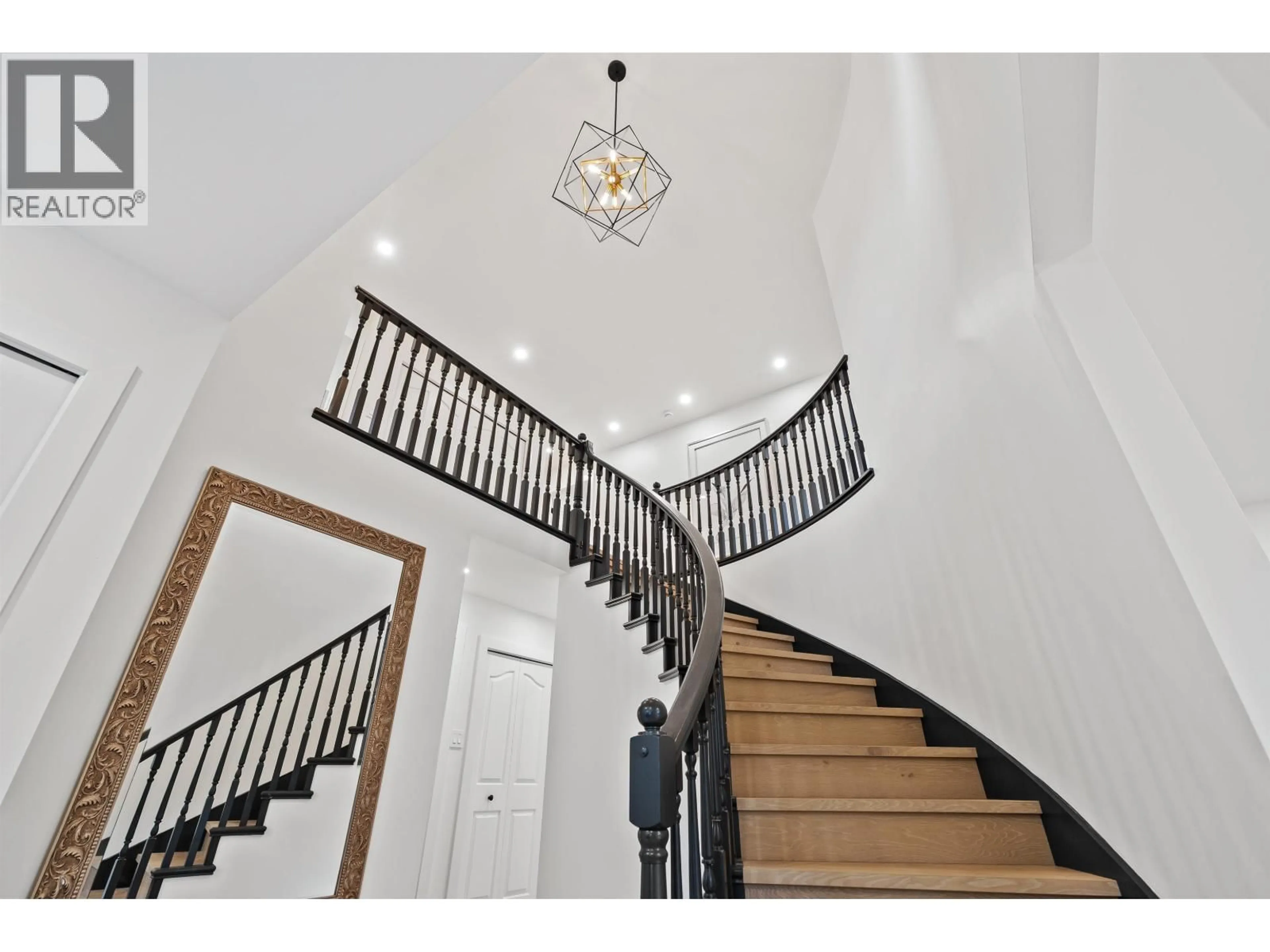 Stairs for 5155 ALDERFEILD PLACE, West Vancouver British Columbia V7W2W7