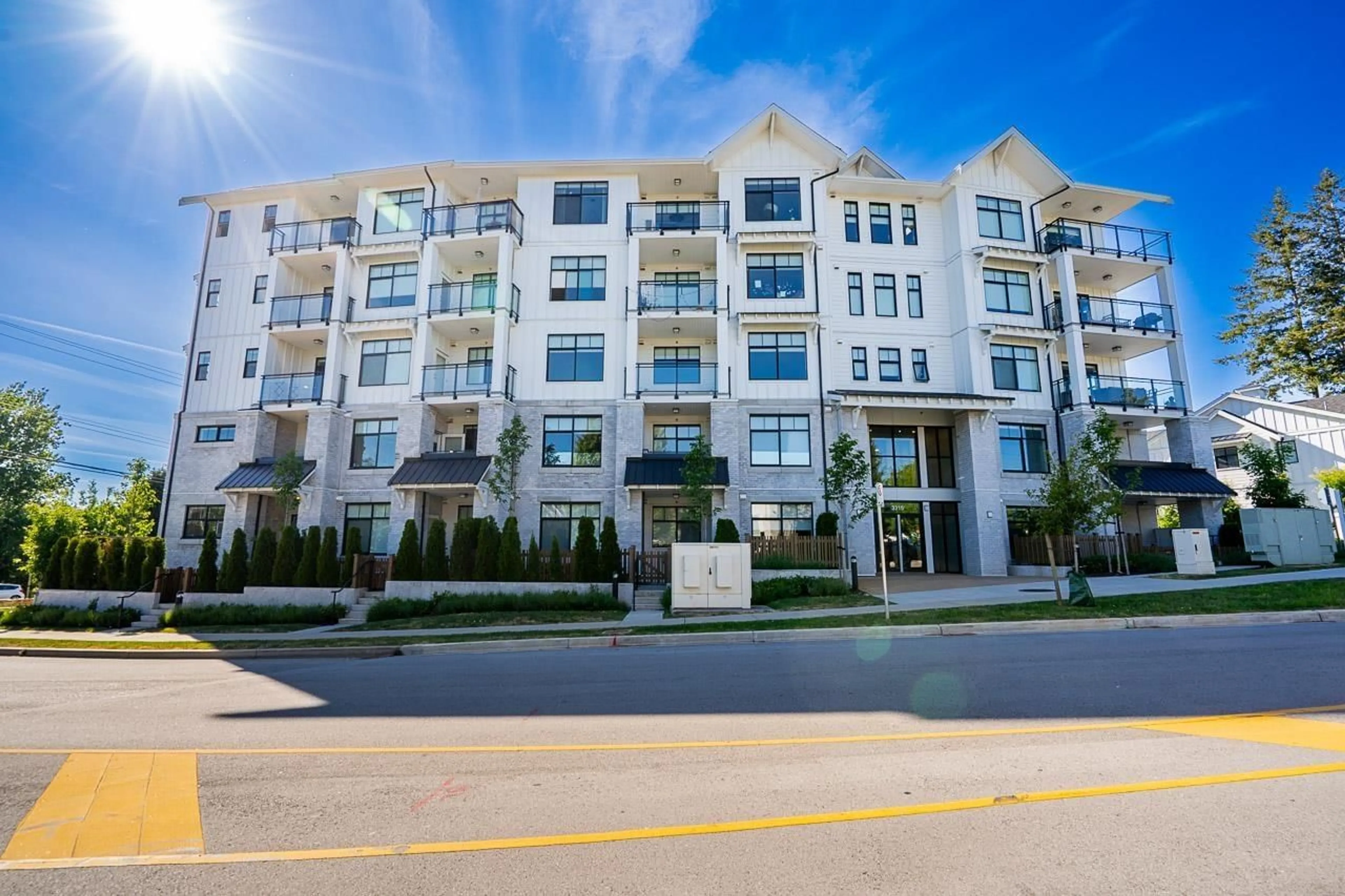 Patio, building for 104 - 3315 148 STREET, Surrey British Columbia V4P0H5