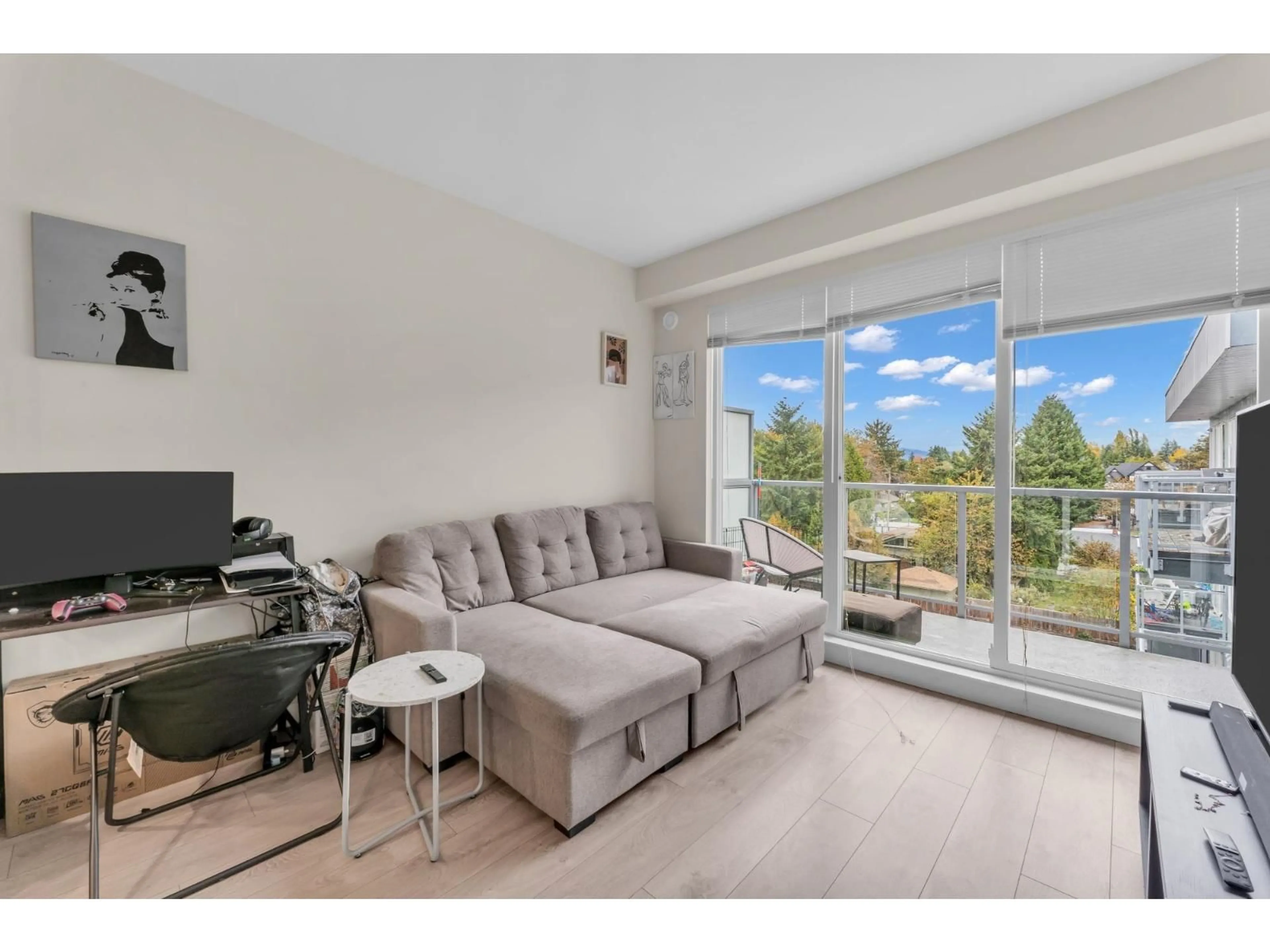 Living room with furniture, unknown for 516 - 10838 WHALLEY BOULEVARD, Surrey British Columbia V3R0G8