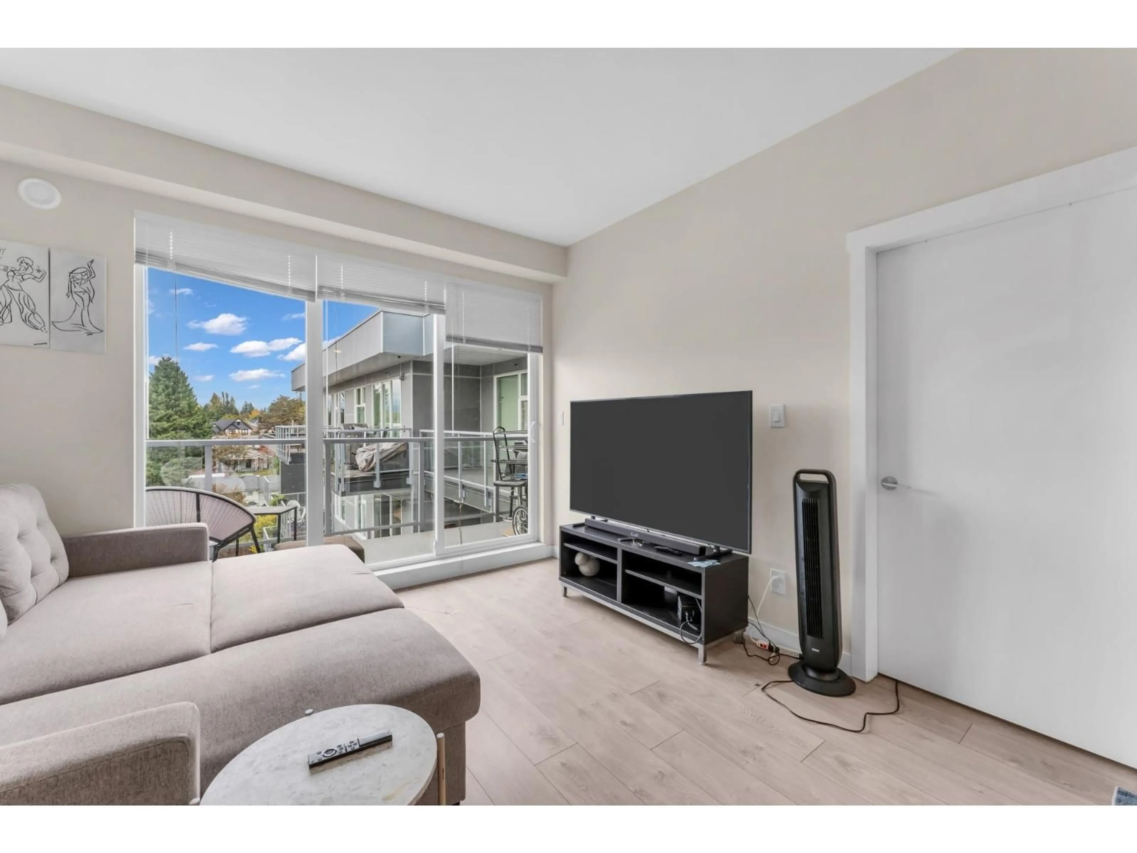 Living room with furniture, unknown for 516 - 10838 WHALLEY BOULEVARD, Surrey British Columbia V3R0G8