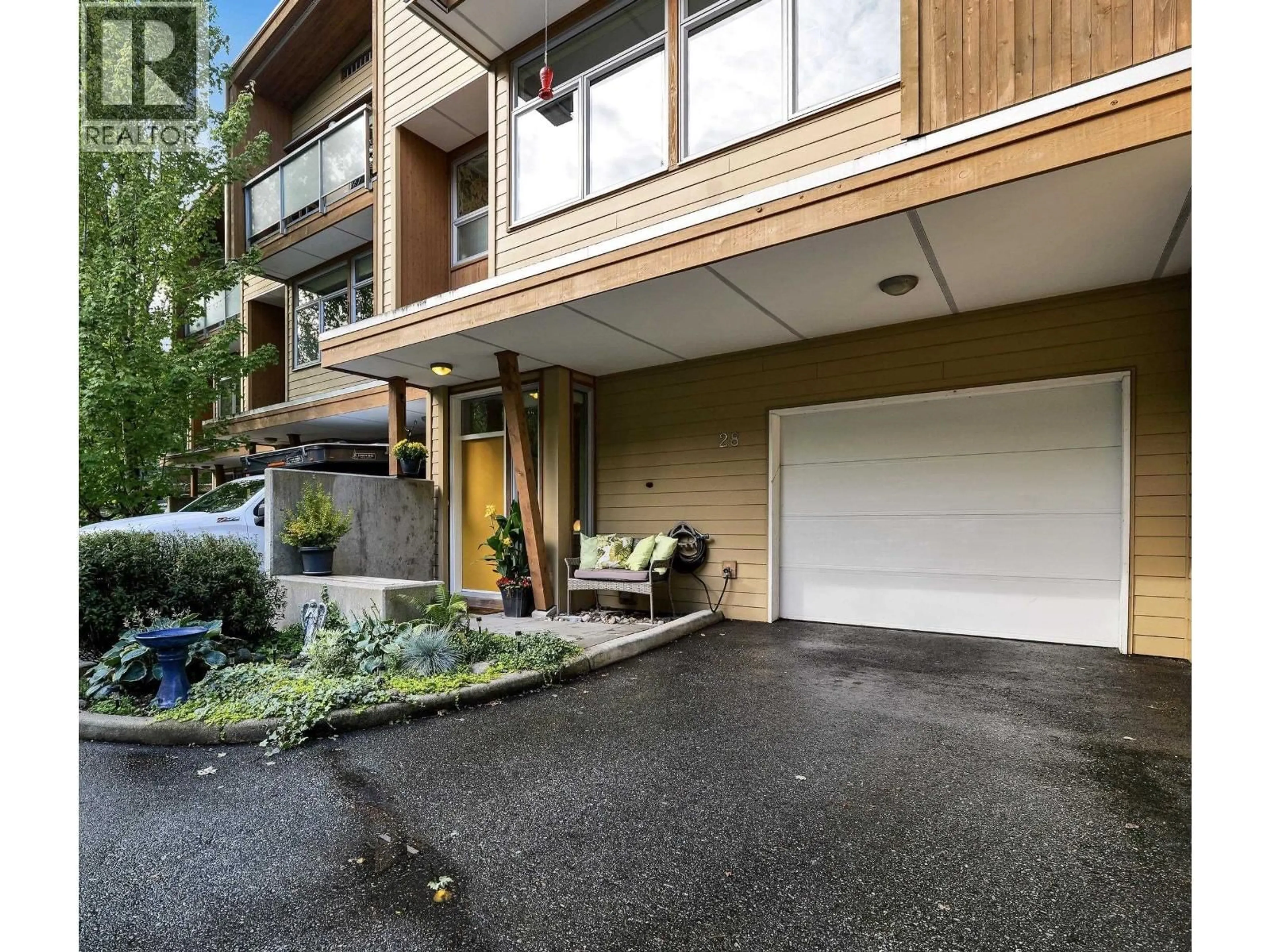 Indoor garage for 28 - 39893 GOVERNMENT ROAD, Squamish British Columbia V8B0G7