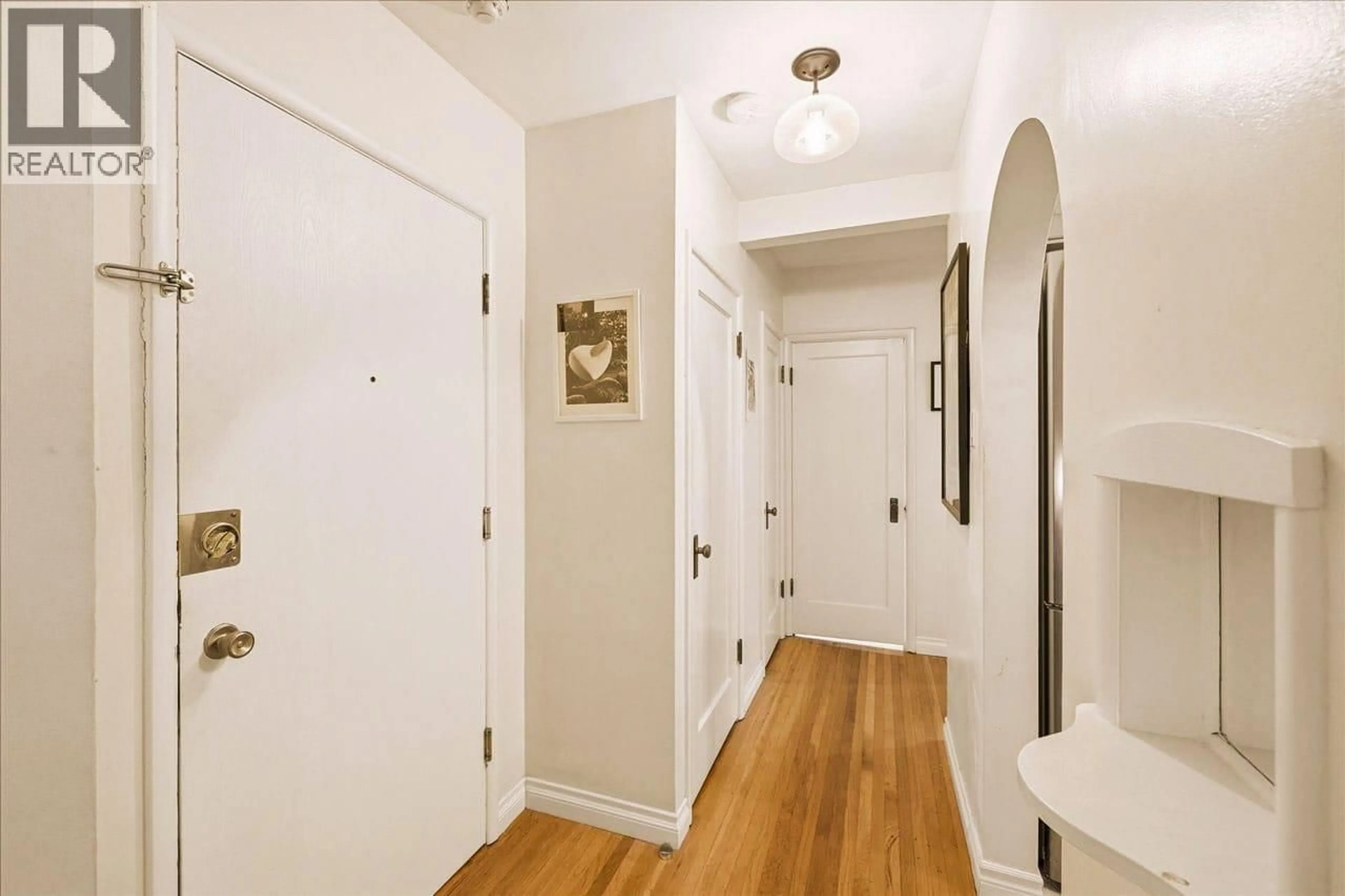 Indoor entryway for 6 - 985 JERVIS STREET, Vancouver British Columbia V6E2B7