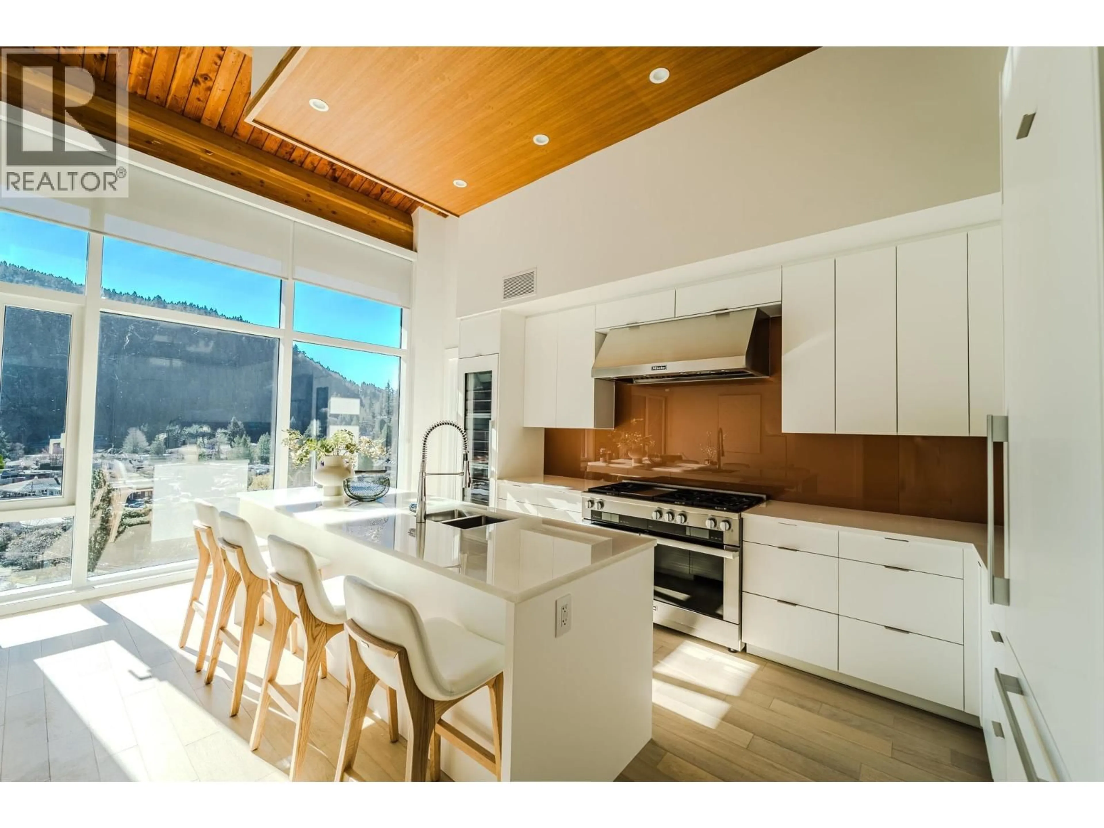 Open concept kitchen, wood/laminate floor for 901 - 6687 NELSON AVENUE, West Vancouver British Columbia V7W2B2