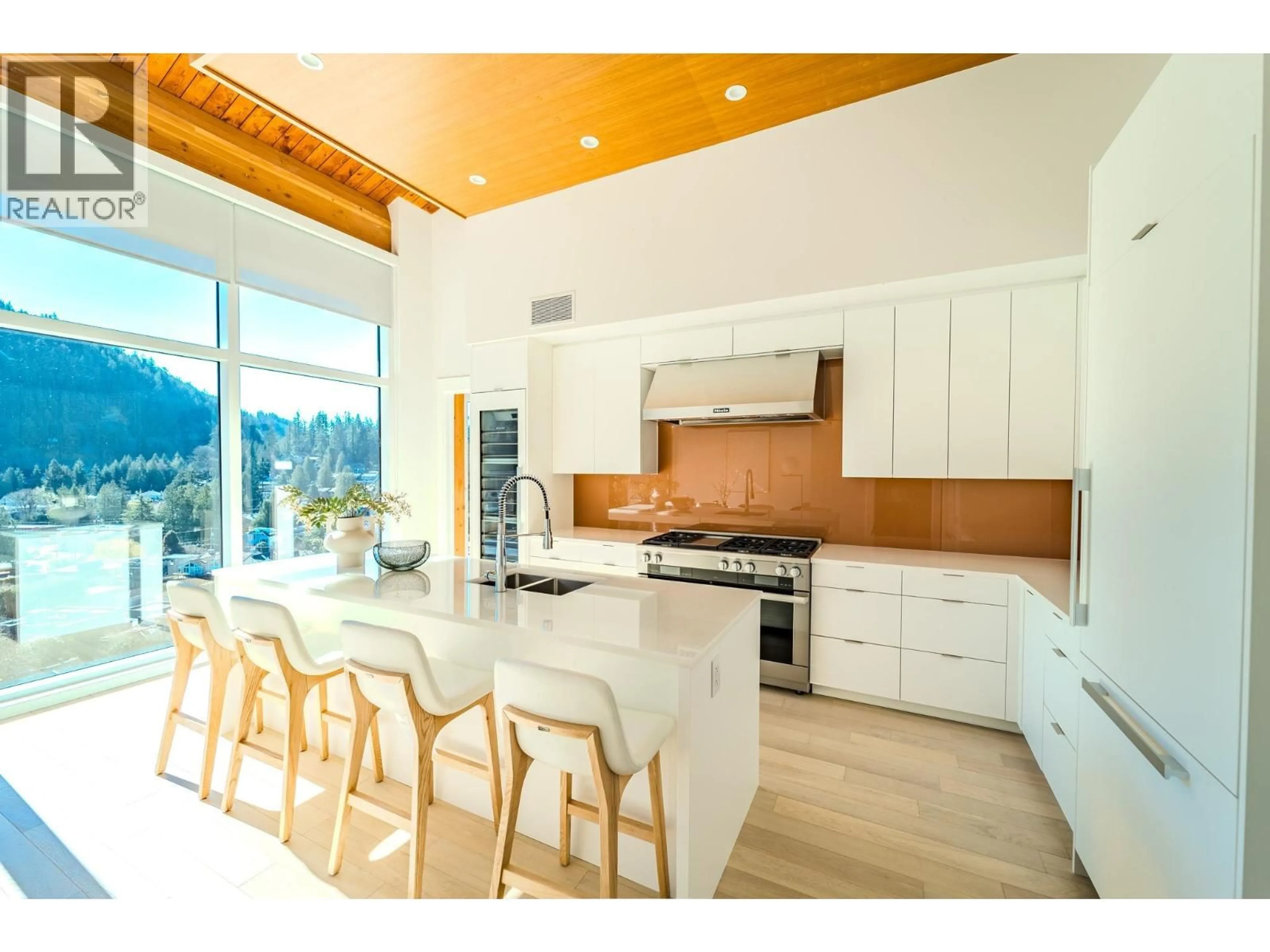 Open concept kitchen, wood/laminate floor for 901 - 6687 NELSON AVENUE, West Vancouver British Columbia V7W2B2