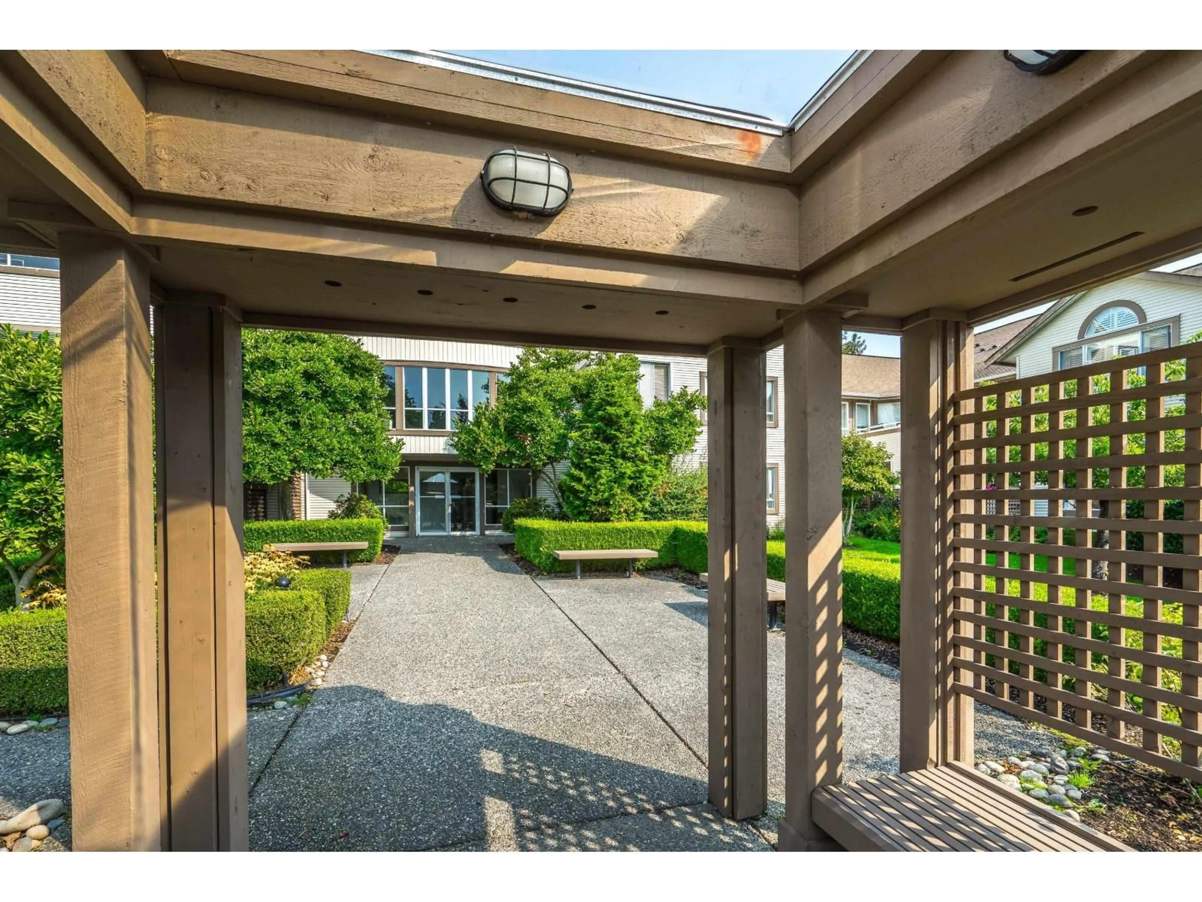 Indoor foyer for 218 - 15991 THRIFT AVENUE, White Rock British Columbia V4B2M9