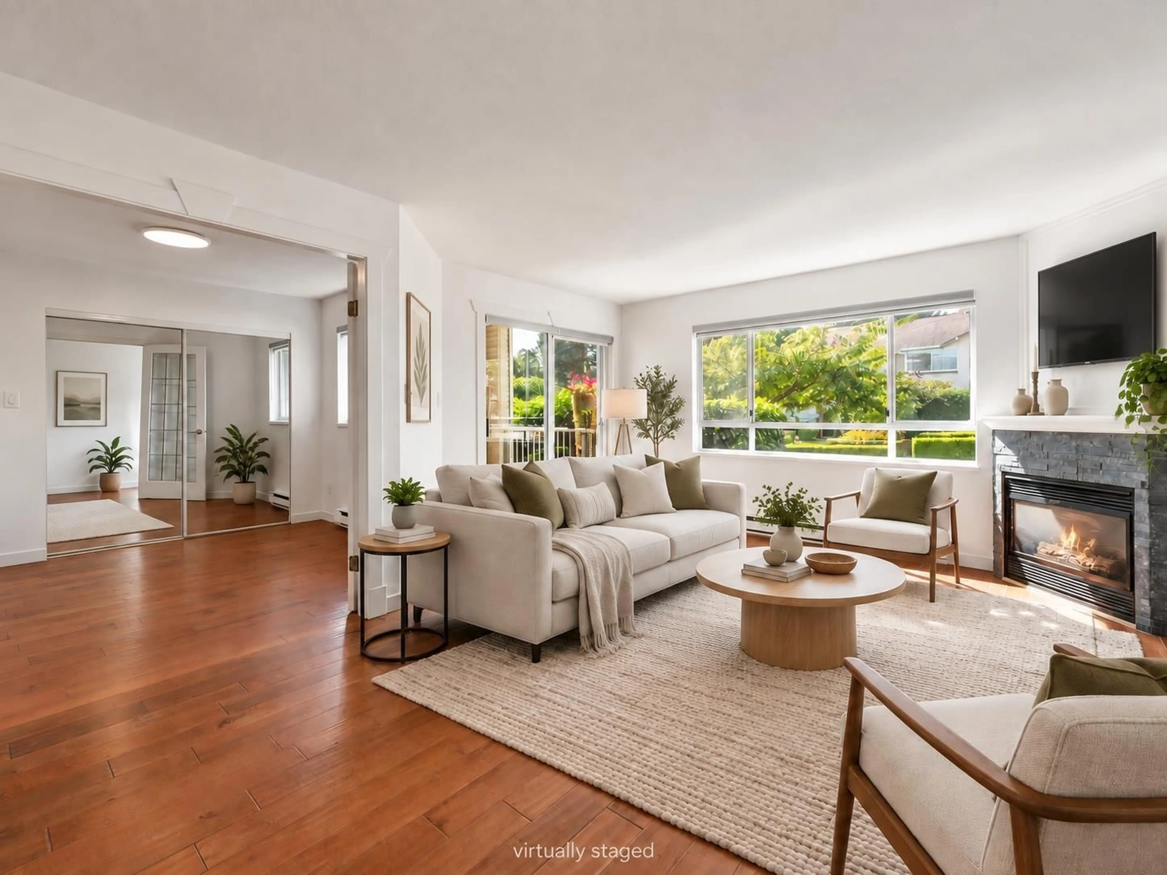 Living room with furniture, unknown for 218 - 15991 THRIFT AVENUE, White Rock British Columbia V4B2M9