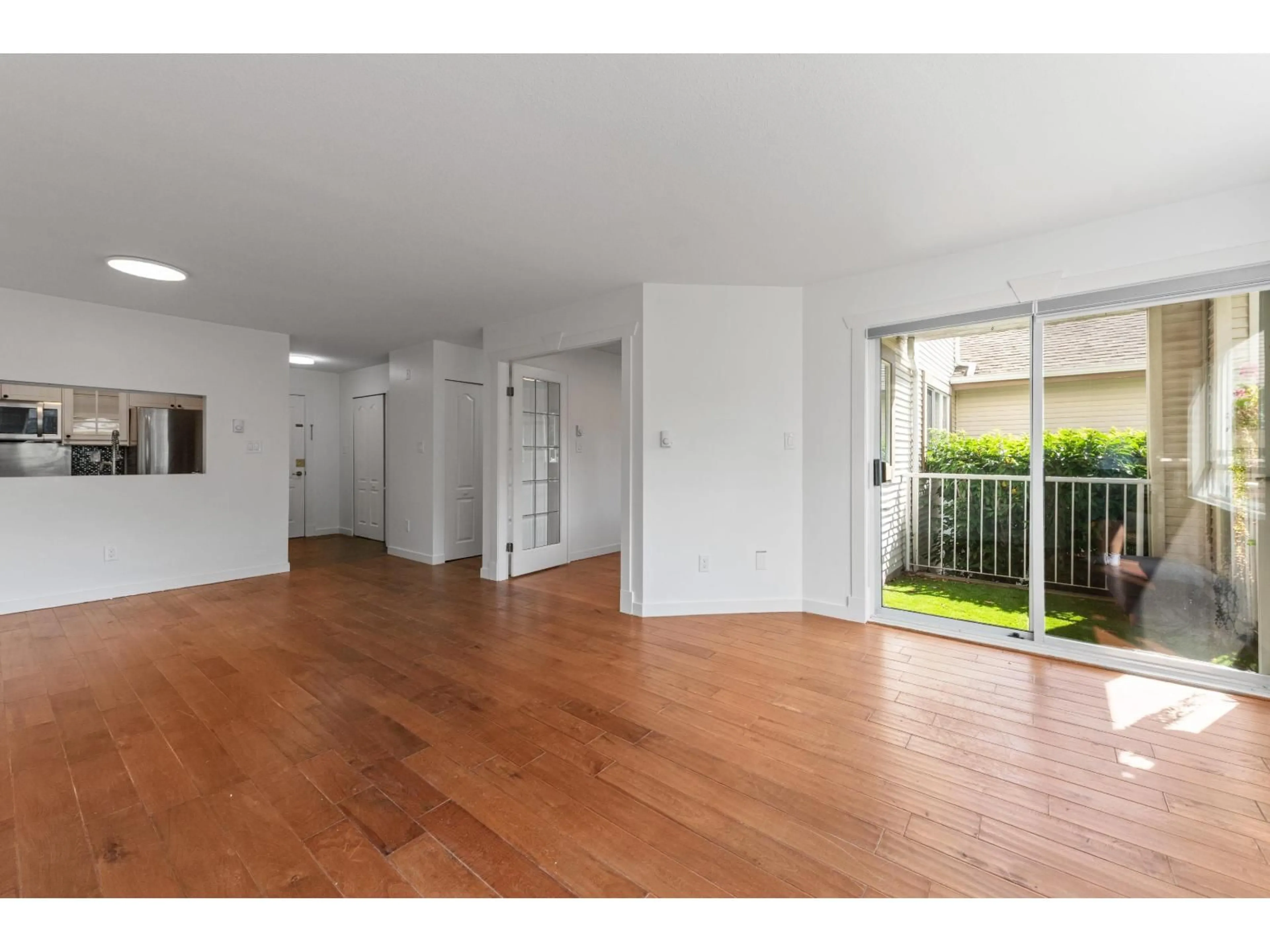A pic of a room for 218 - 15991 THRIFT AVENUE, White Rock British Columbia V4B2M9