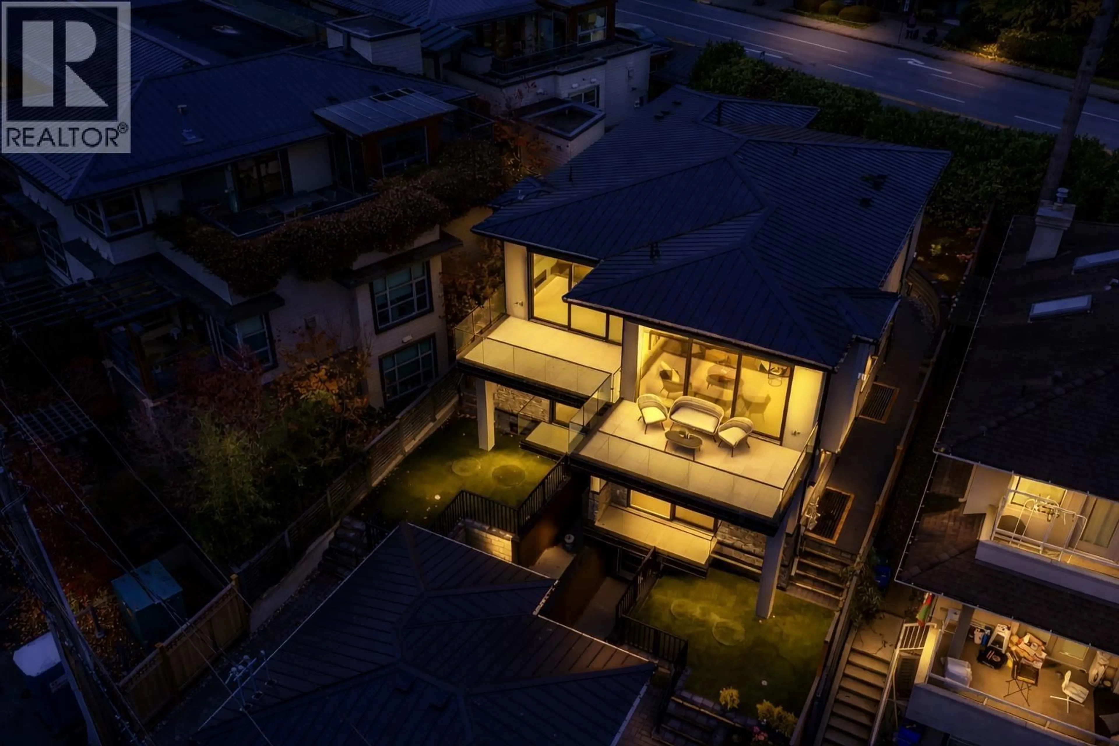 A pic from outside/outdoor area/front of a property/back of a property/a pic from drone, street for 2378 MARINE DRIVE, West Vancouver British Columbia V7V1K8