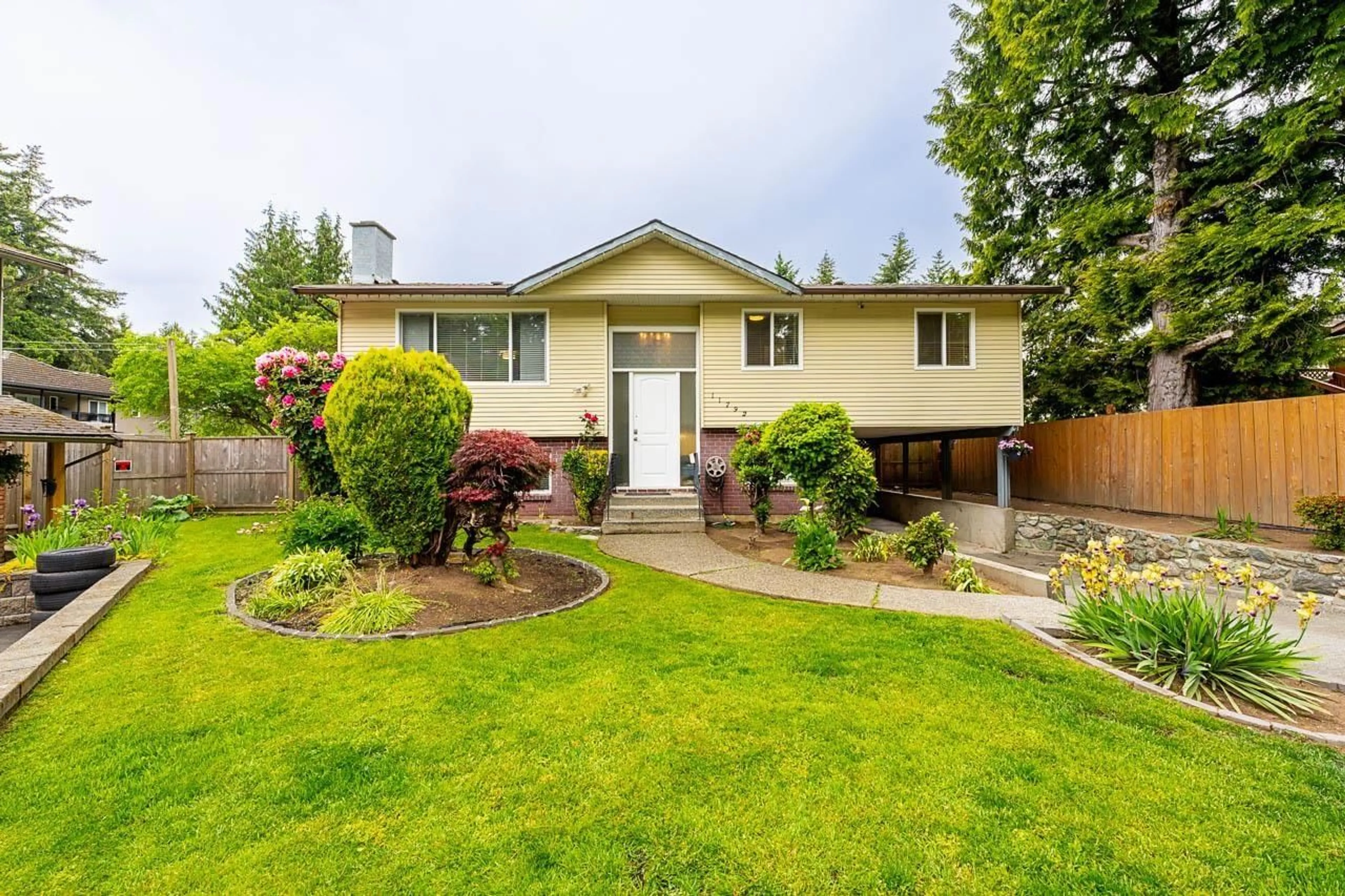 Home with vinyl exterior material, street for 11792 80A AVENUE, Delta British Columbia V4C7T9