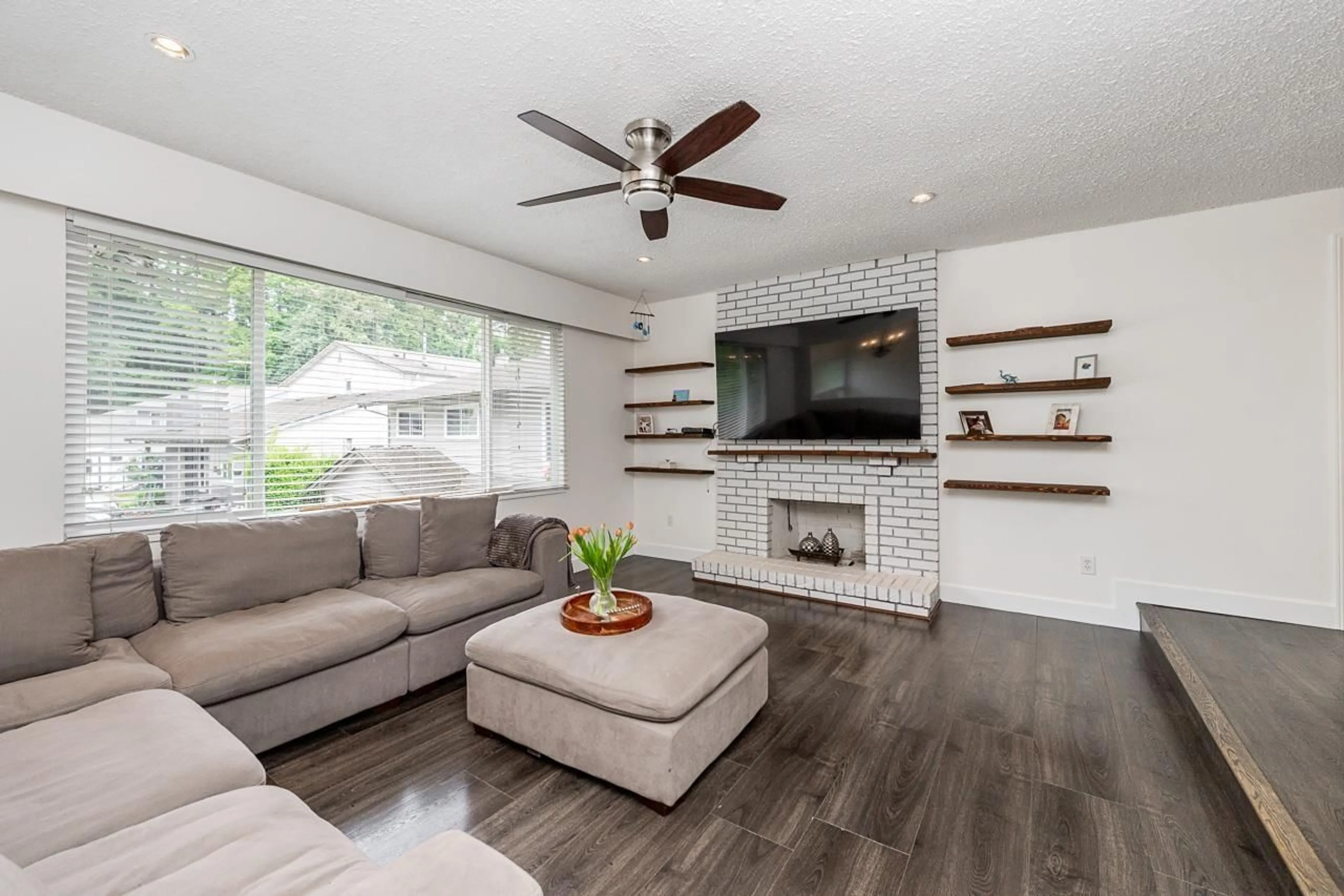 Living room with furniture, unknown for 11792 80A AVENUE, Delta British Columbia V4C7T9