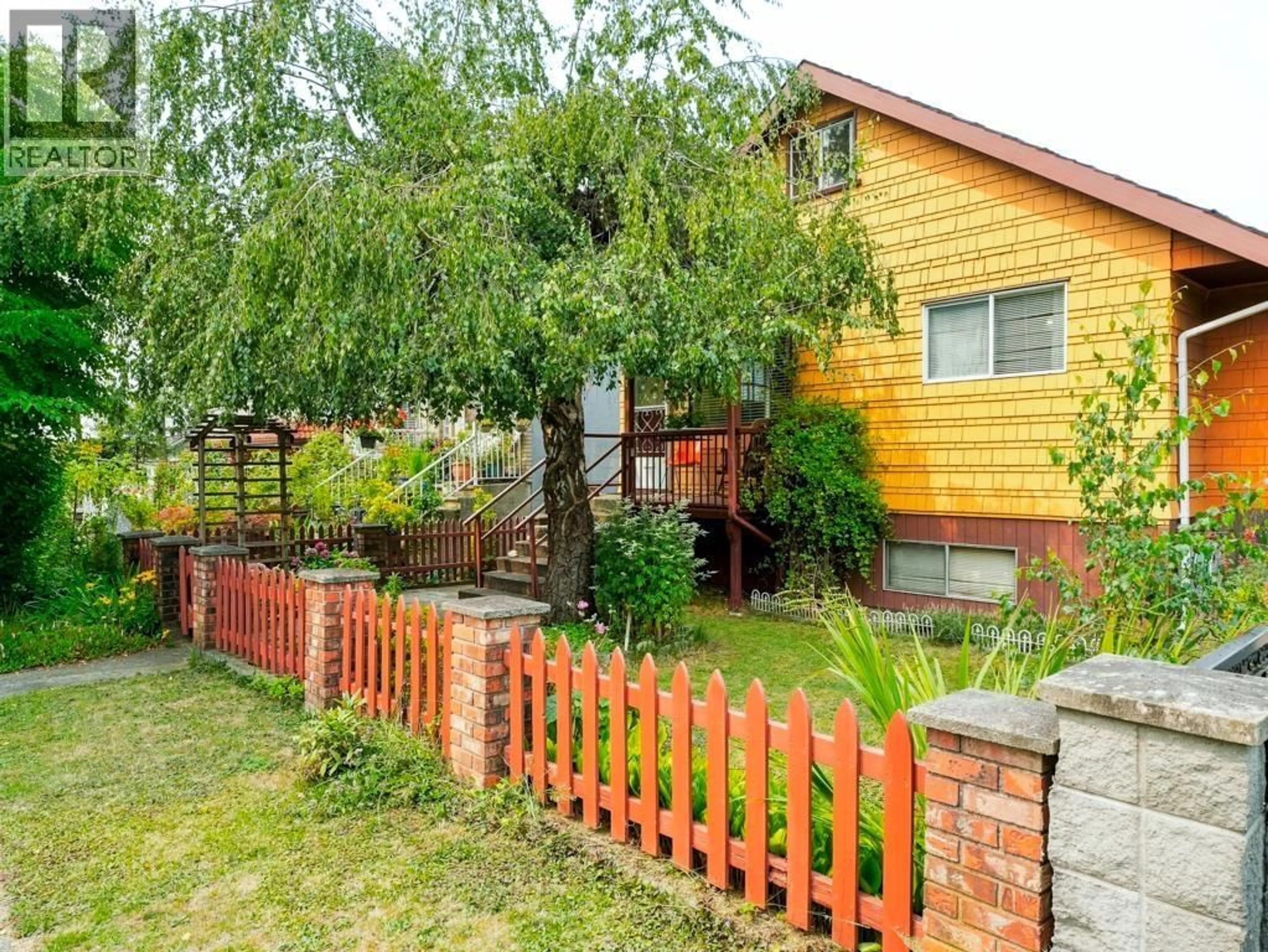 Unknown for 3017 17TH AVENUE, Vancouver British Columbia V5M2N5