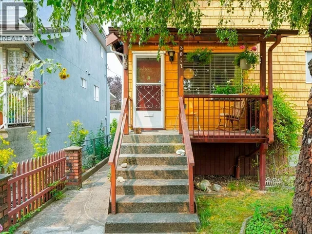 3017 17TH AVENUE, Vancouver 2