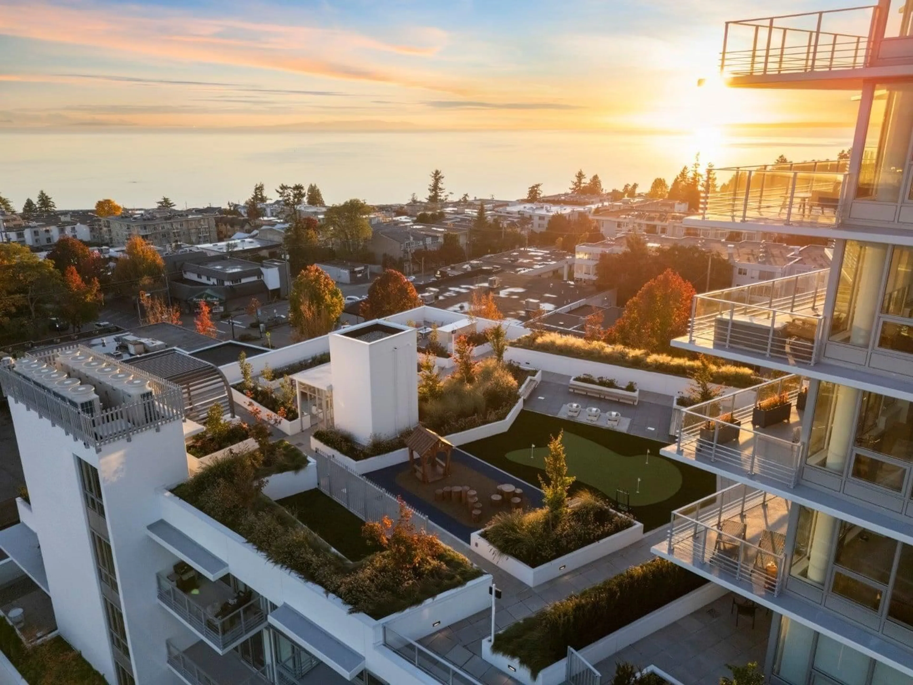 A pic from outside/outdoor area/front of a property/back of a property/a pic from drone, city buildings view from balcony for 804 - 1342 JOHNSTON ROAD, White Rock British Columbia V4B0C7