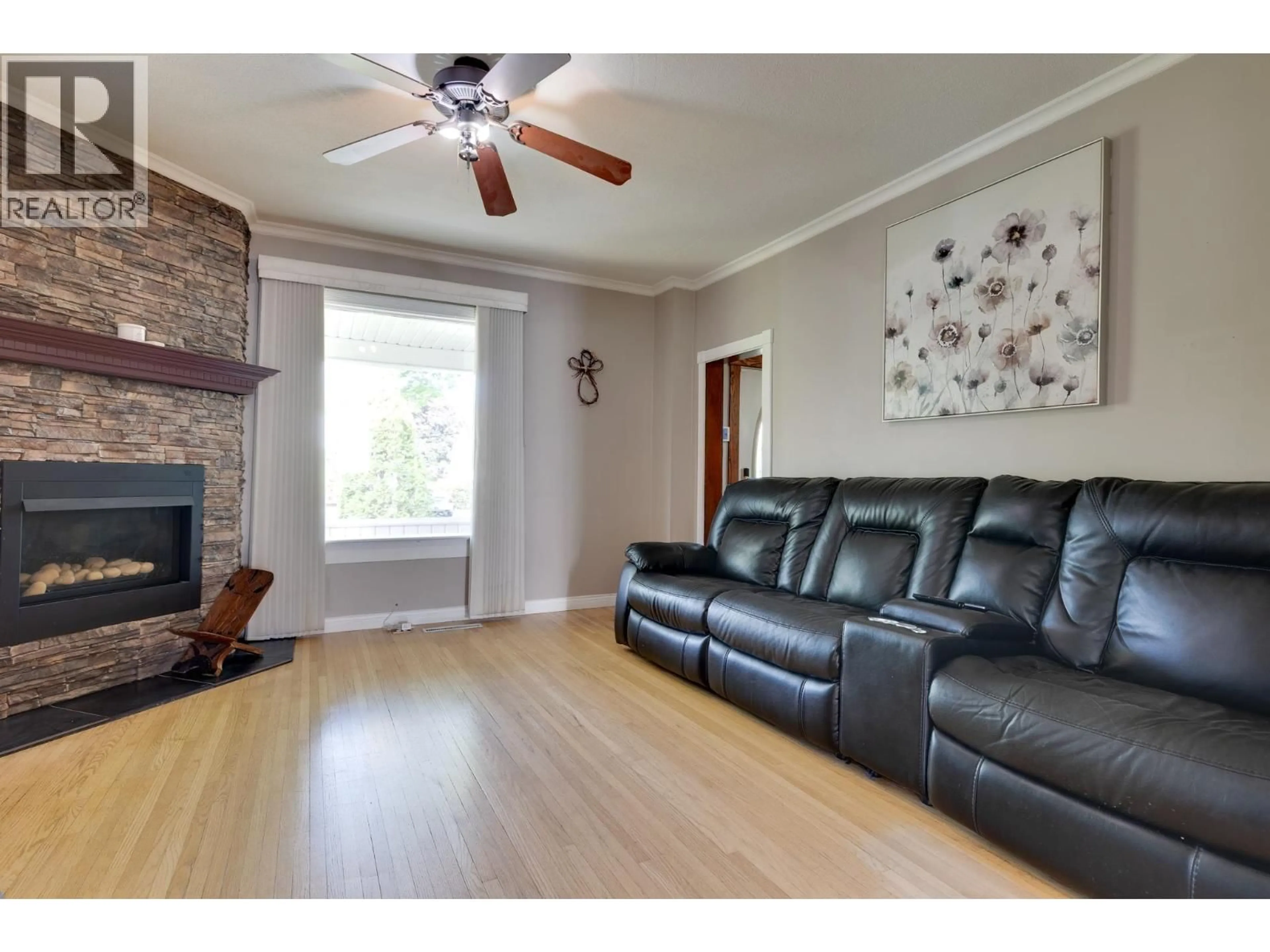 Living room with furniture, wood/laminate floor for 1488 GORSE STREET, Prince George British Columbia V2L1G3