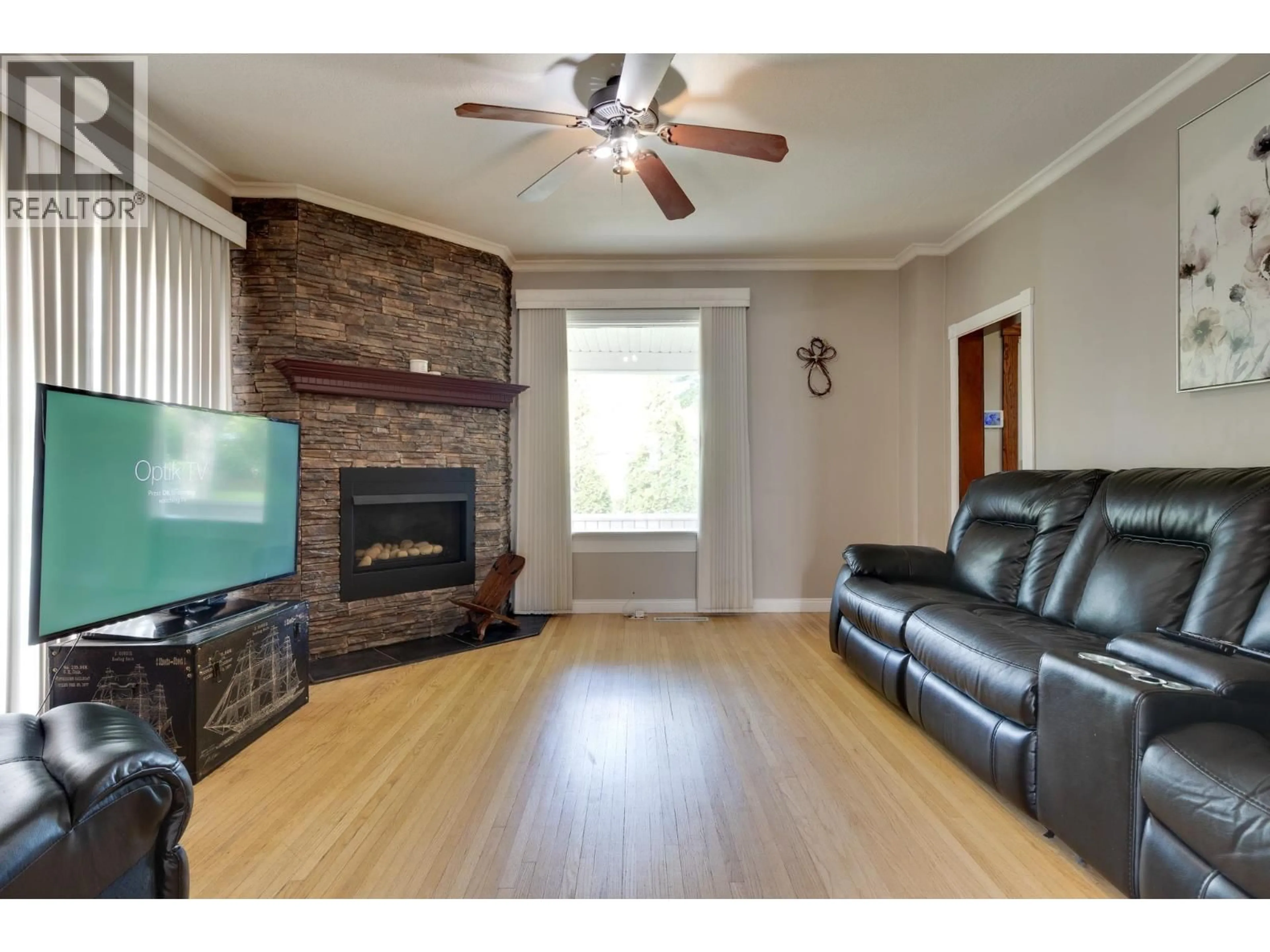 Living room with furniture, wood/laminate floor for 1488 GORSE STREET, Prince George British Columbia V2L1G3