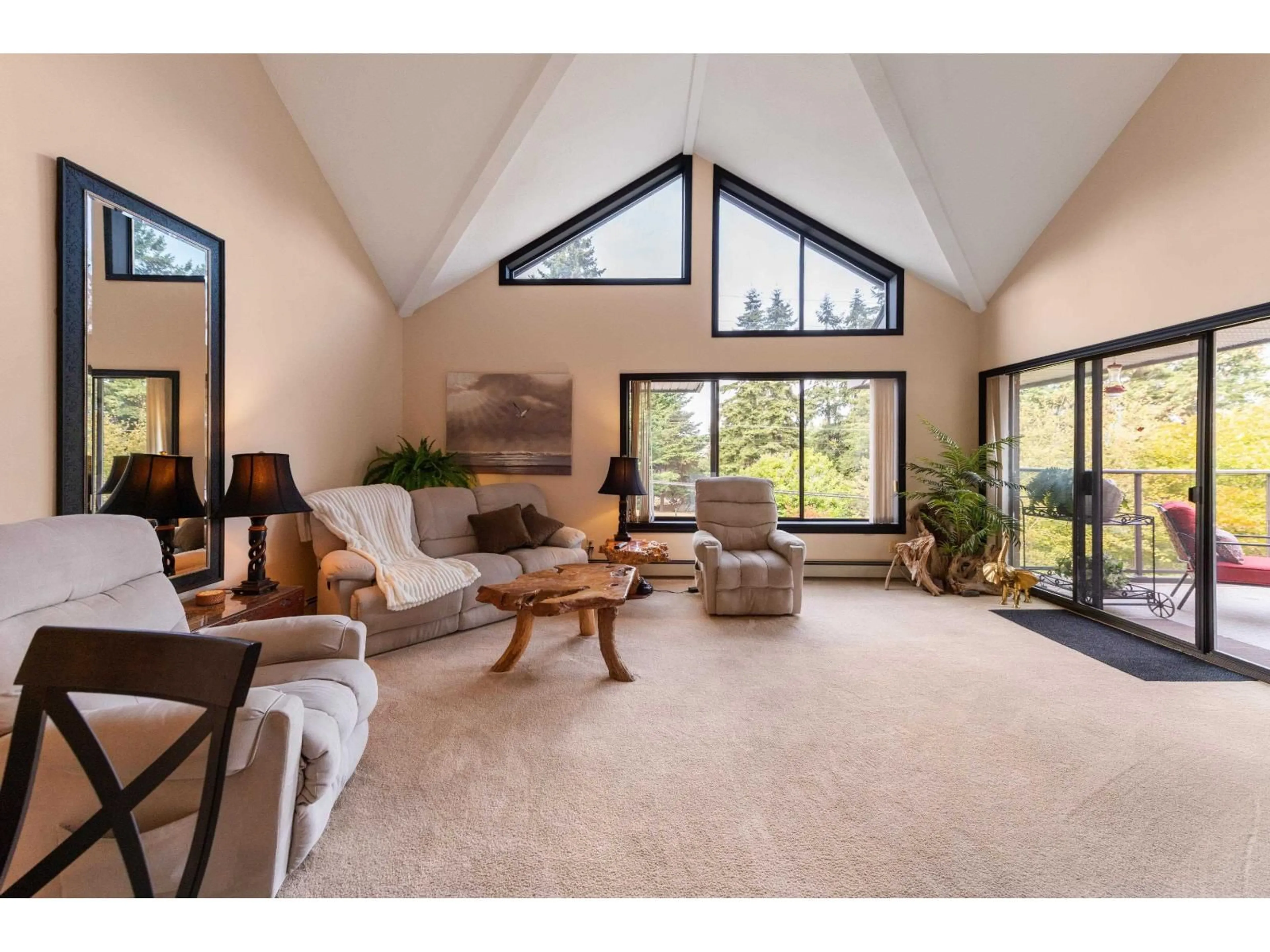 Living room with furniture, unknown for 305 - 15270 17 AVENUE, Surrey British Columbia V4A1T9
