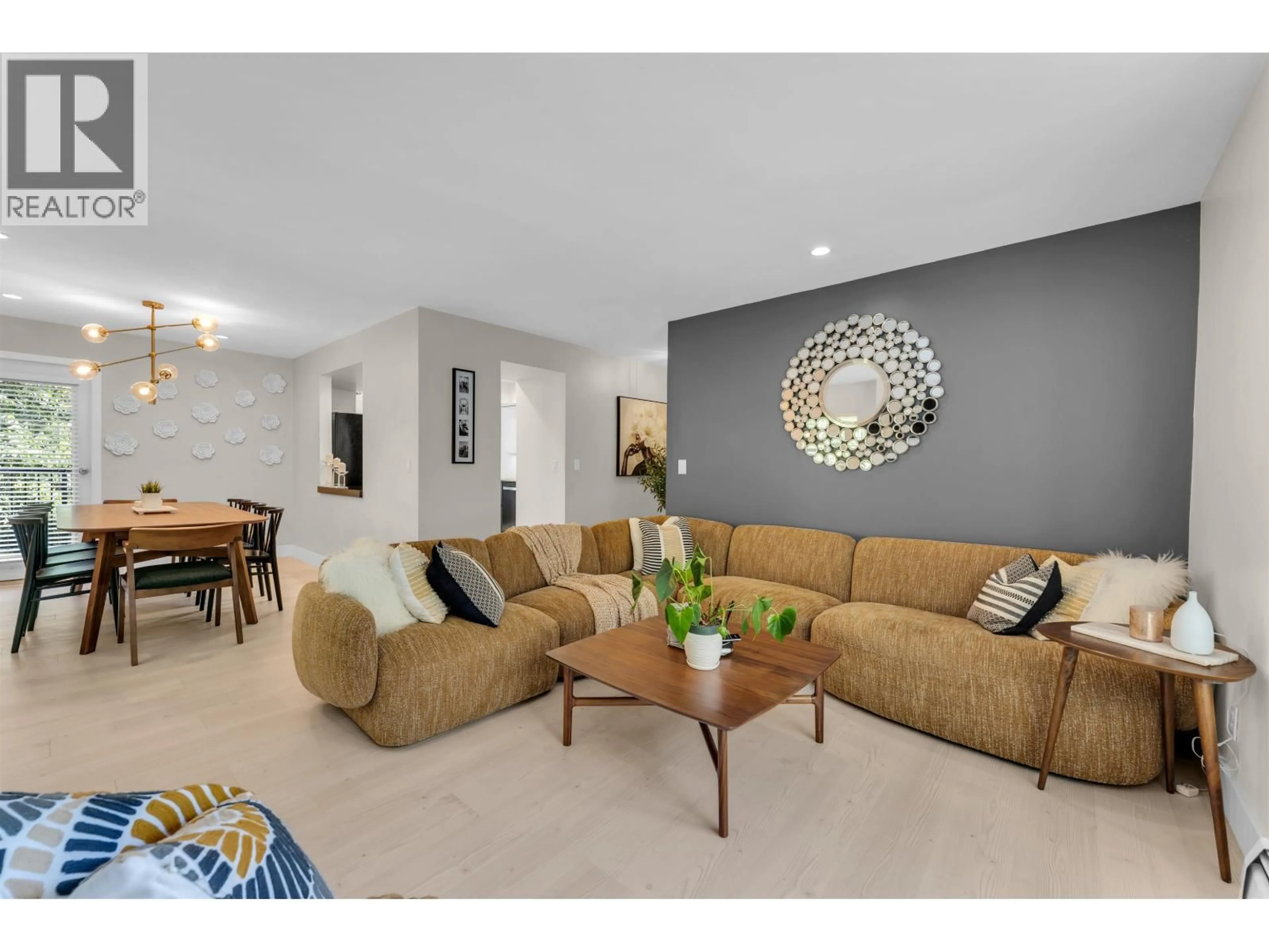 Living room with furniture, unknown for 10 - 1140 FALCON DRIVE, Coquitlam British Columbia V3E2J6