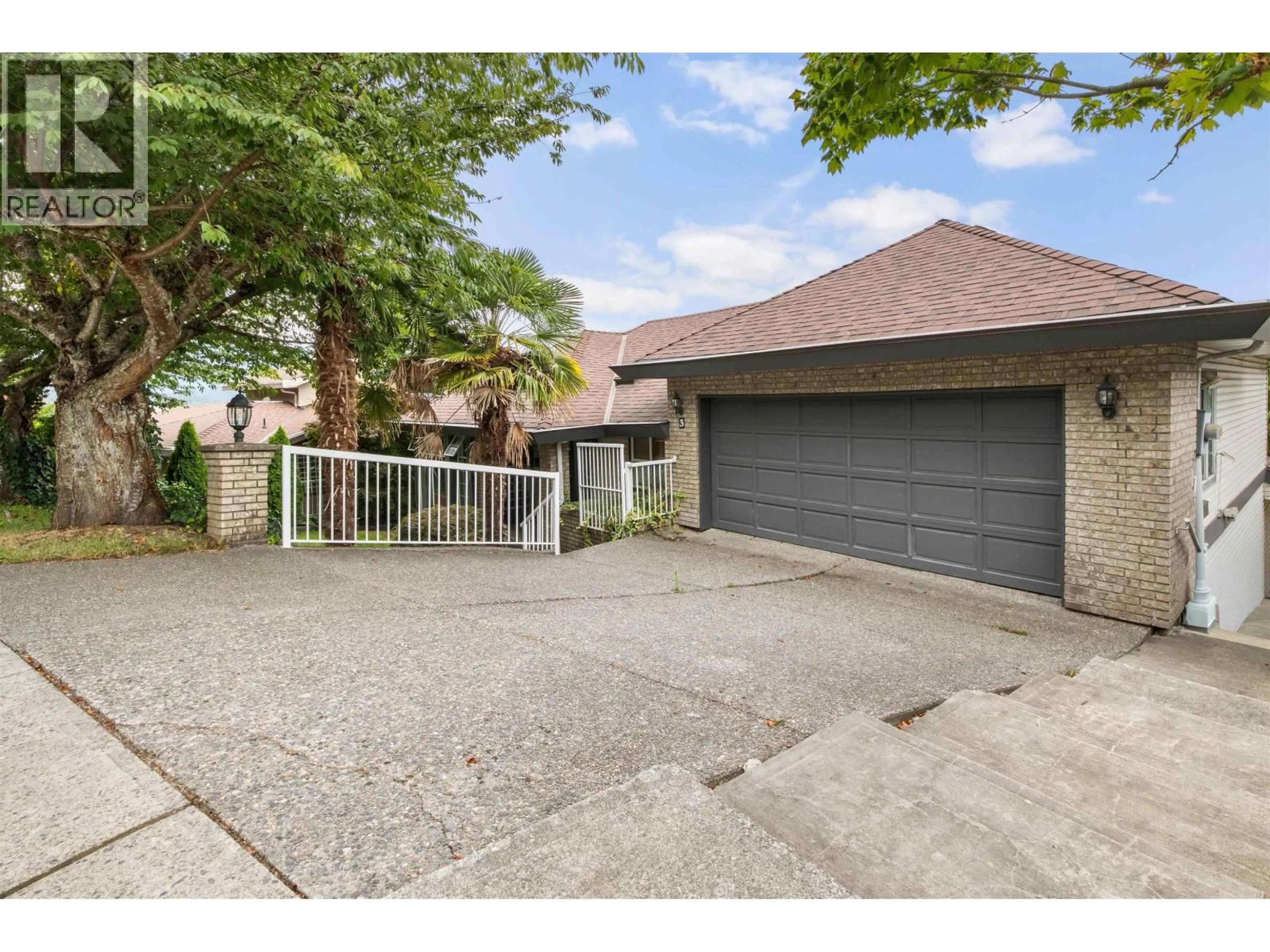 A pic from outside/outdoor area/front of a property/back of a property/a pic from drone, street for 3 BURRARD CRESCENT, Port Moody British Columbia V3H4V8