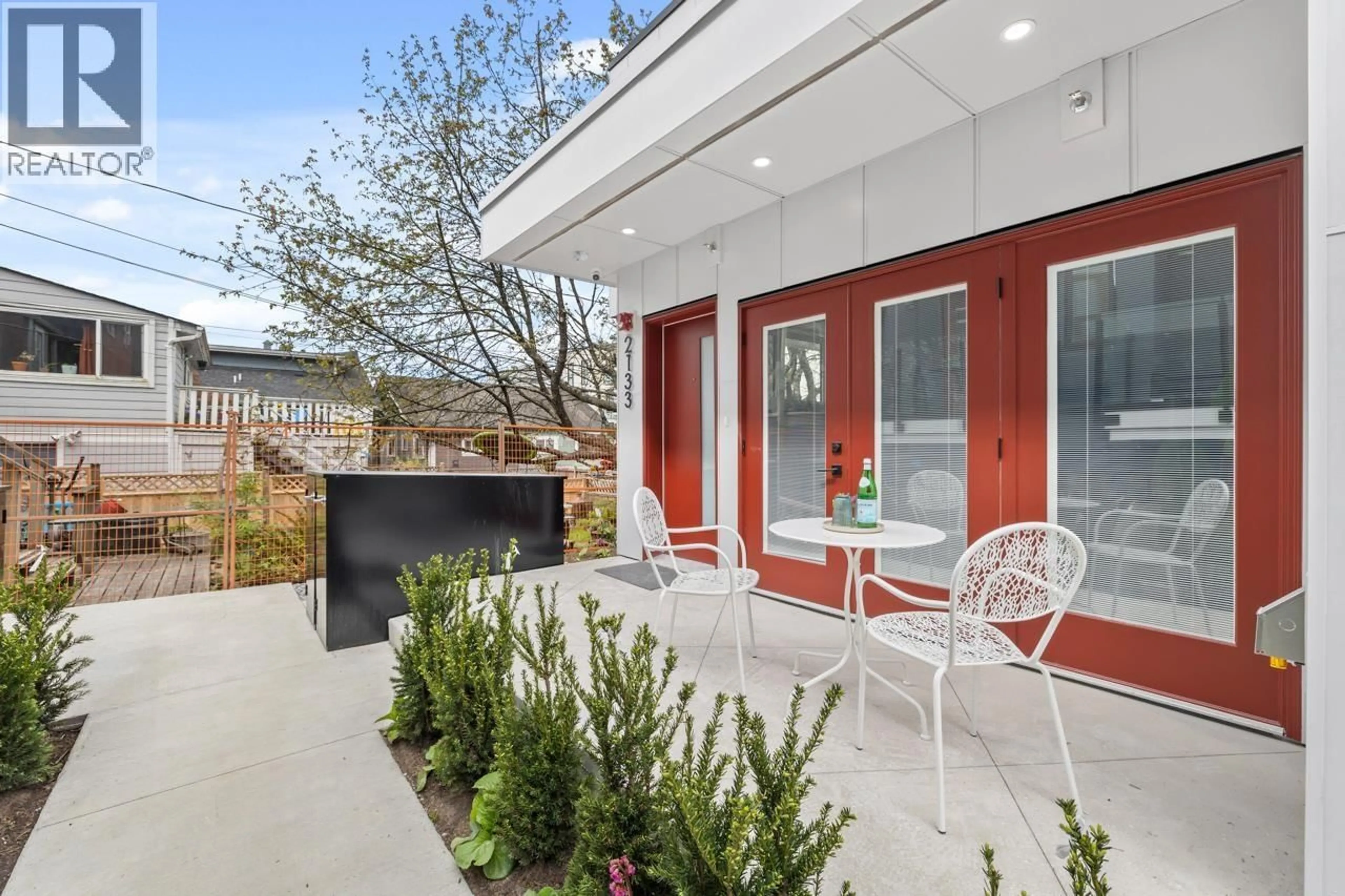 Patio, street for 2133 PENDER STREET, Vancouver British Columbia V5L1X3