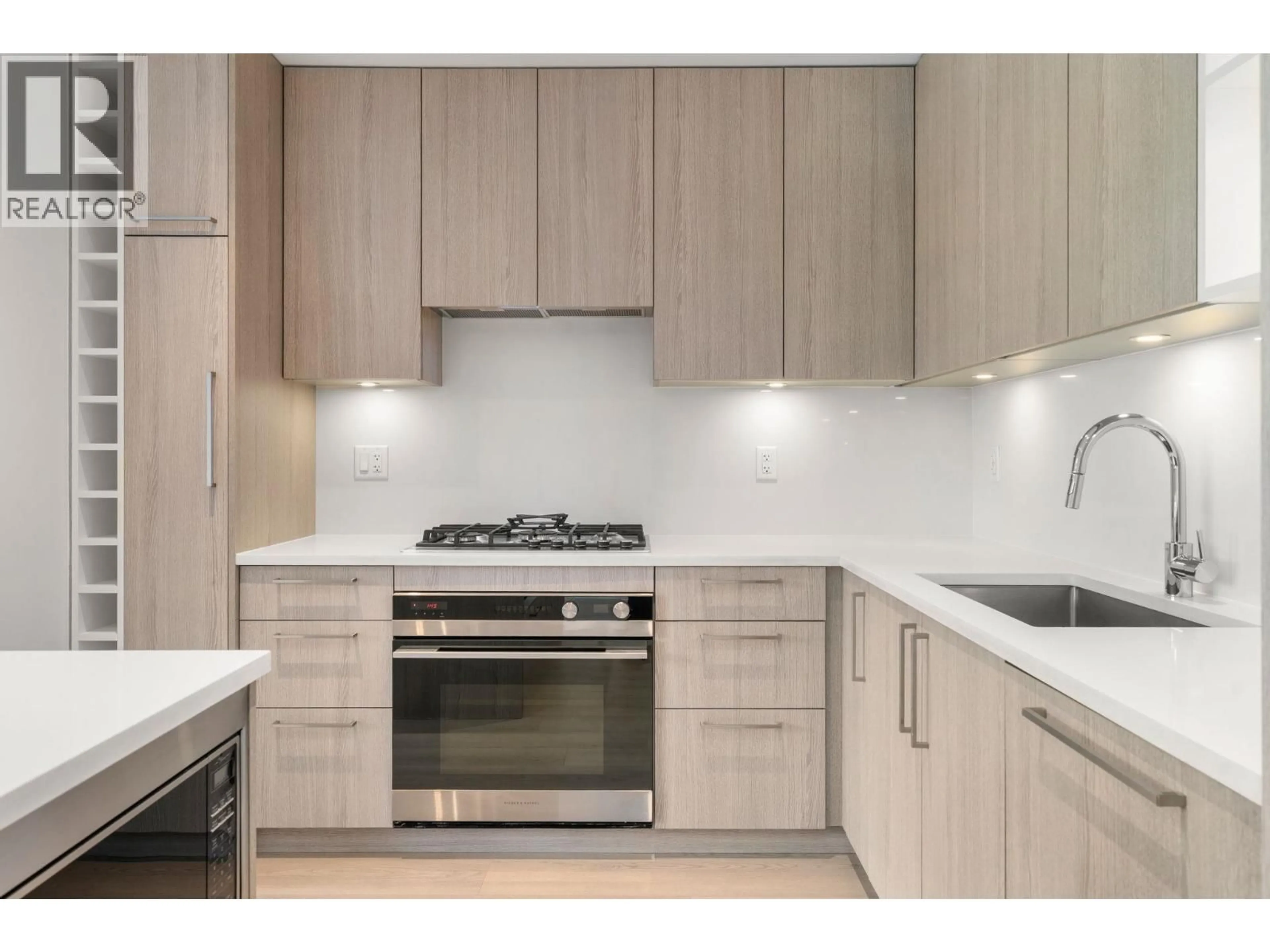 Standard kitchen, unknown for 115 - 747 3RD STREET, North Vancouver British Columbia V7L1G8