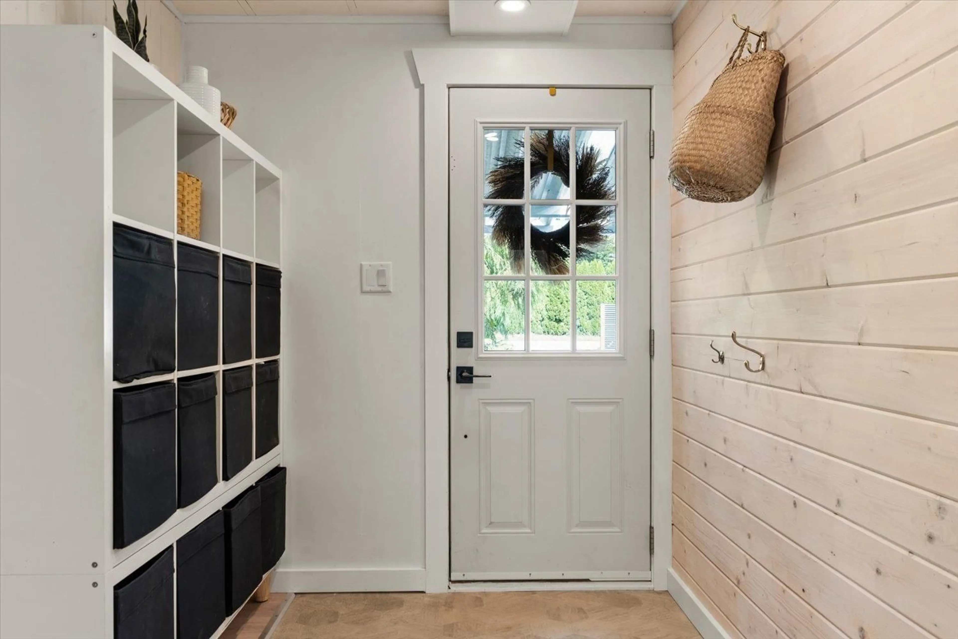 Indoor entryway for 49140 BELL ACRES ROAD, Chilliwack British Columbia V4Z1C1