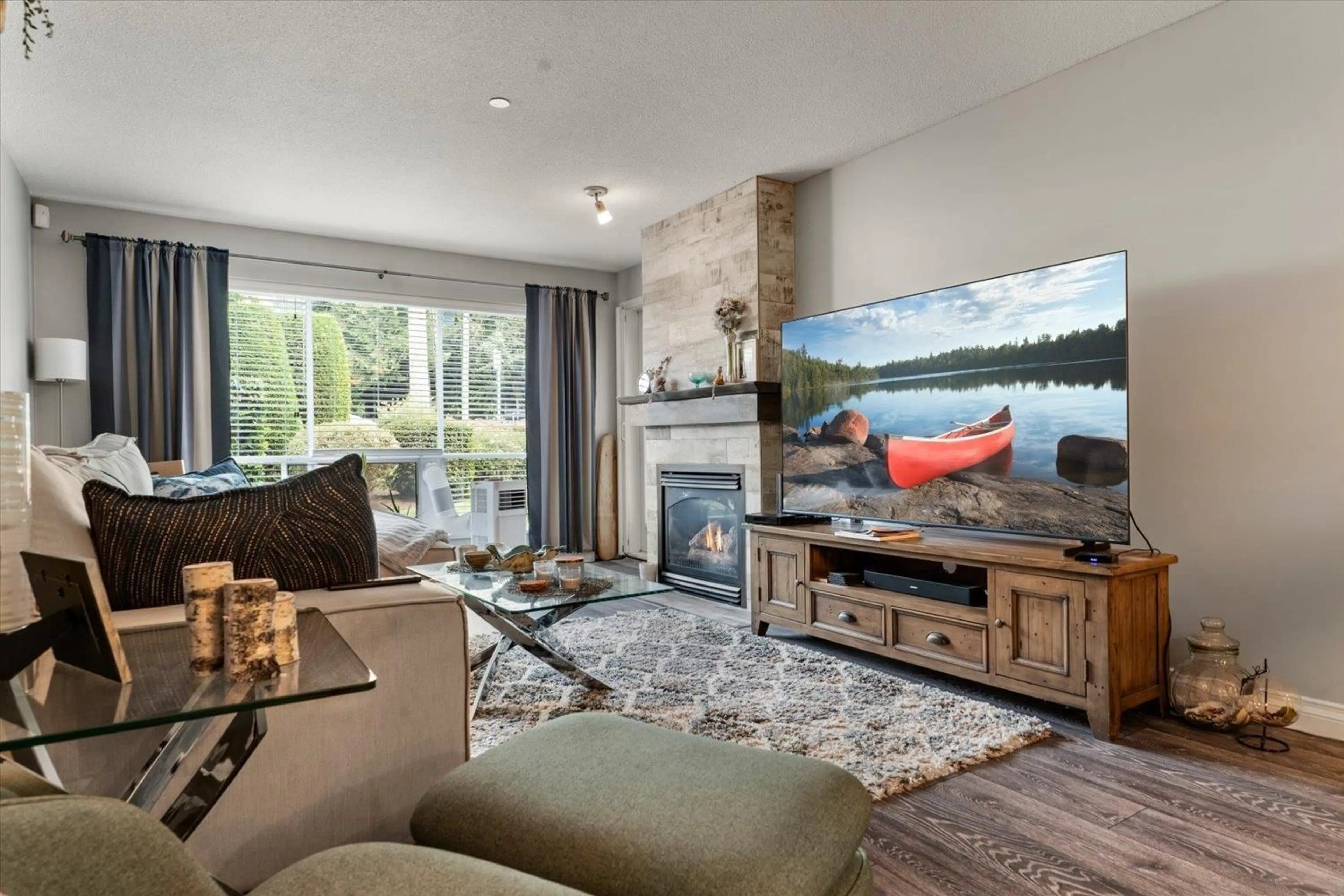 Living room with furniture, unknown for 102 - 33280 BOURQUIN CRESCENT EAST, Abbotsford British Columbia V2S7K2