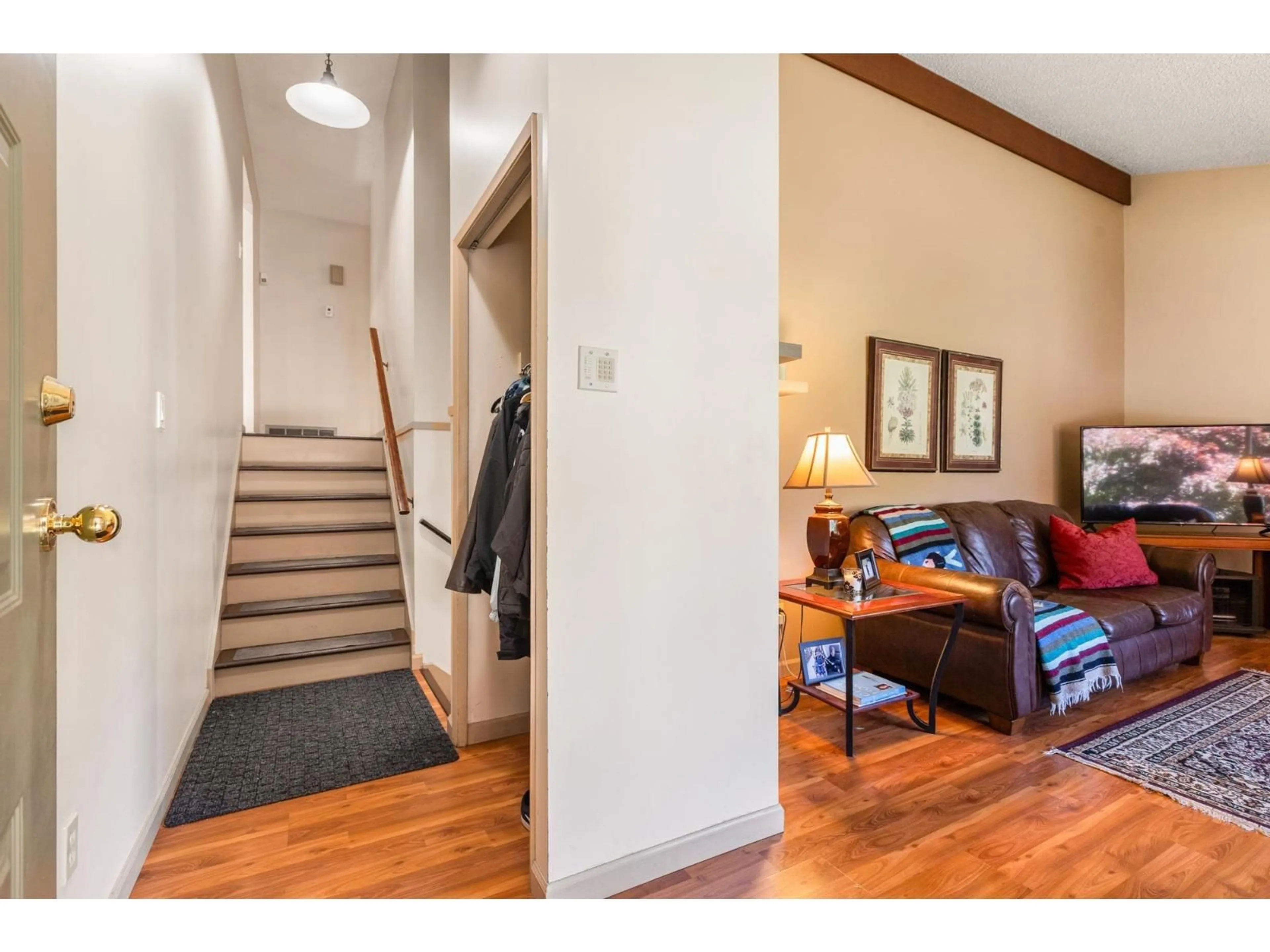 Indoor entryway for 10264 MAIN STREET, Delta British Columbia V4C7H3