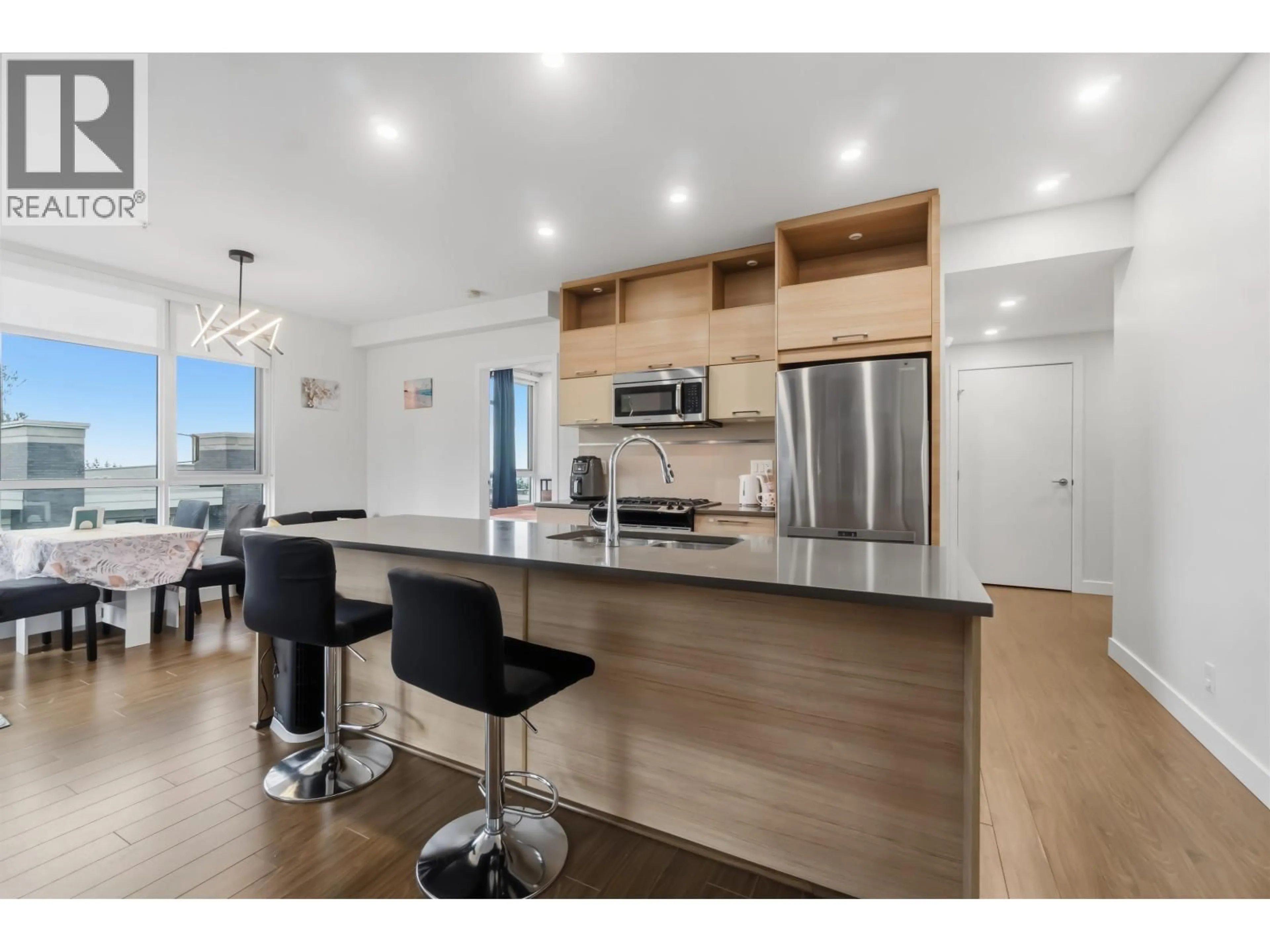 Open concept kitchen, wood/laminate floor for 412 - 9150 UNIVERSITY HIGH STREET, Burnaby British Columbia V5A0C5