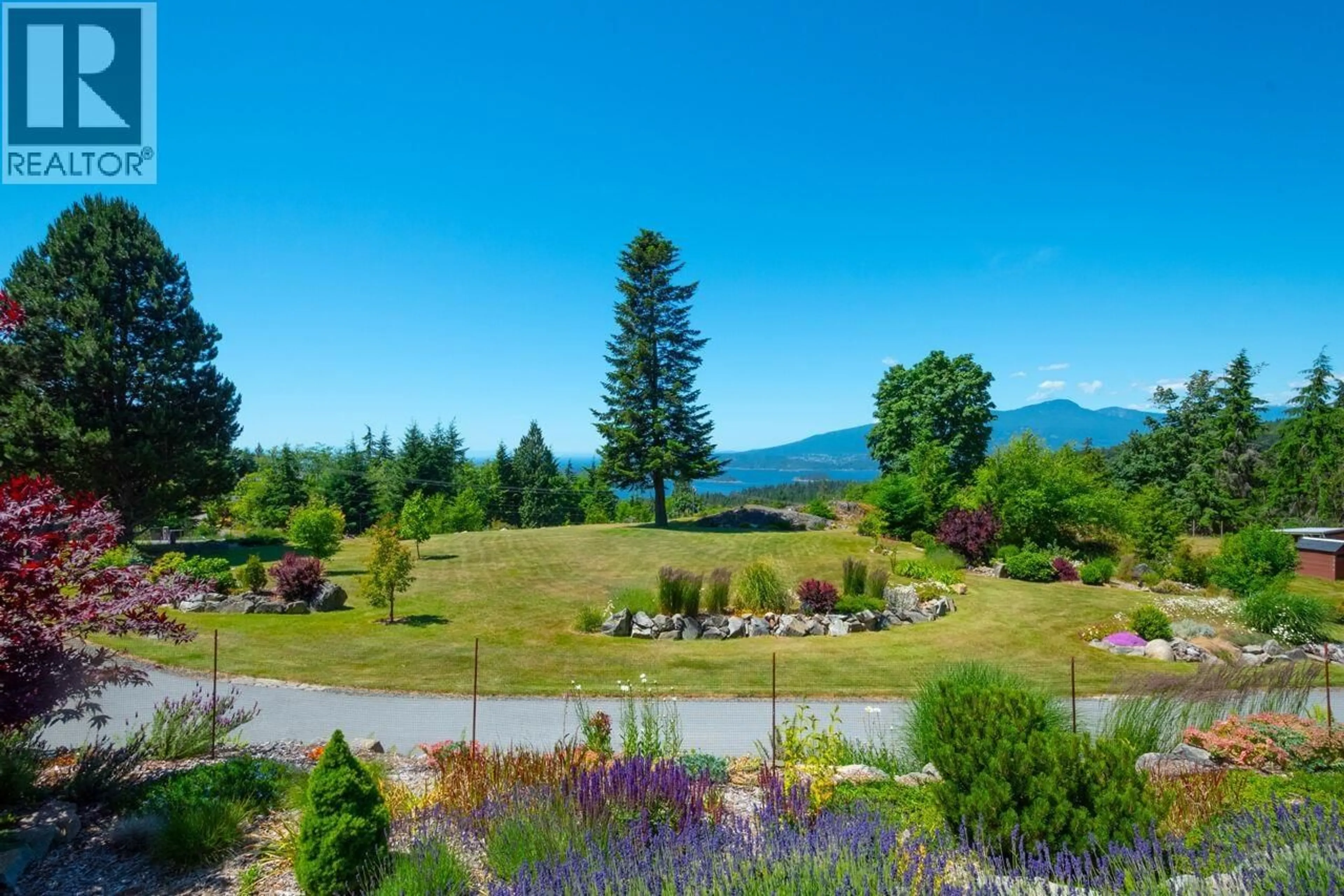 A pic from outside/outdoor area/front of a property/back of a property/a pic from drone, mountain view for 465 SUNSET ROAD, Bowen Island British Columbia V0N1G2