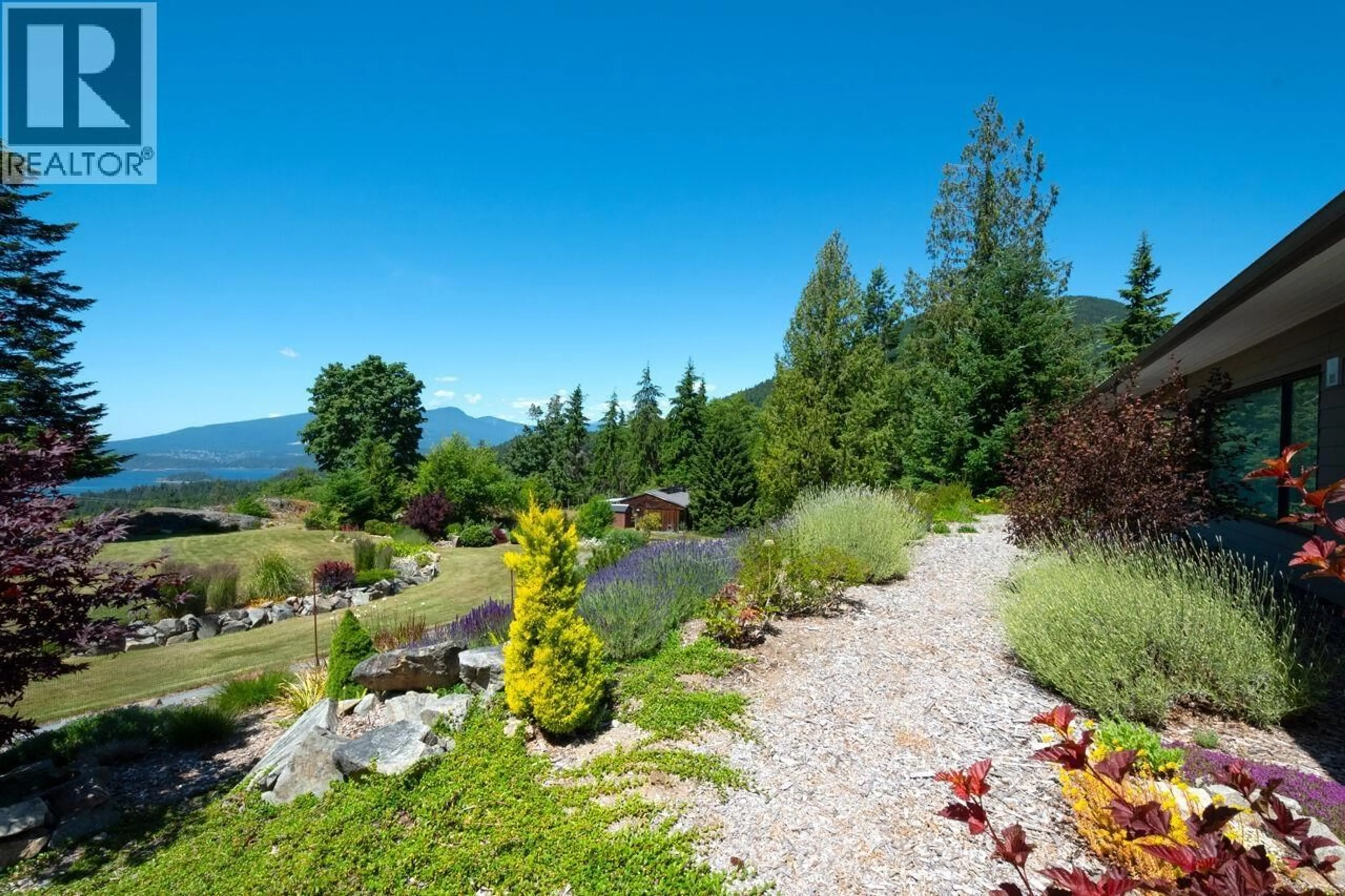 Patio, mountain view for 465 SUNSET ROAD, Bowen Island British Columbia V0N1G2