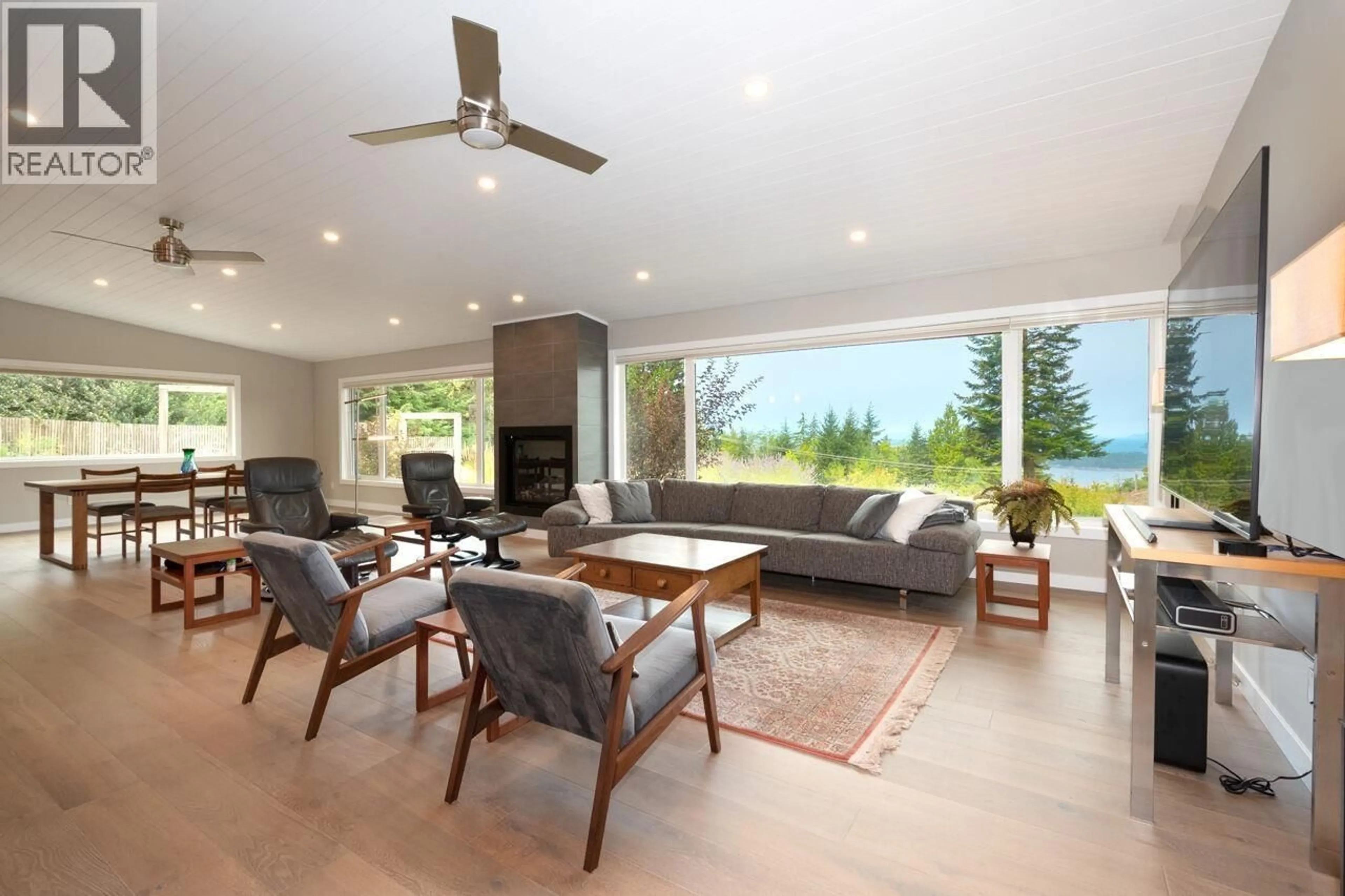 Living room with furniture, unknown for 465 SUNSET ROAD, Bowen Island British Columbia V0N1G2