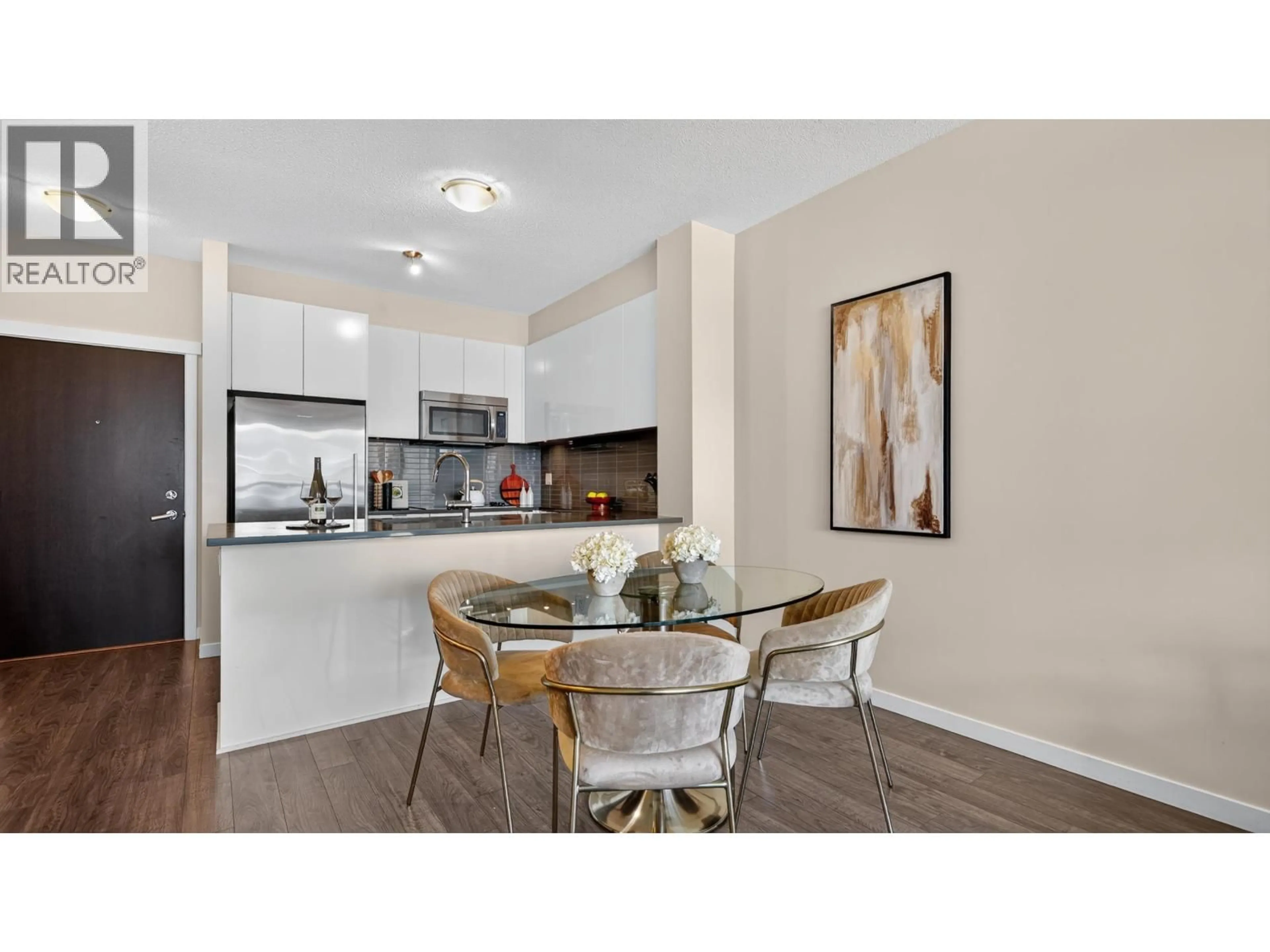 Open concept kitchen, wood/laminate floor for 515 - 2665 MOUNTAIN HIGHWAY, North Vancouver British Columbia V7J0A8