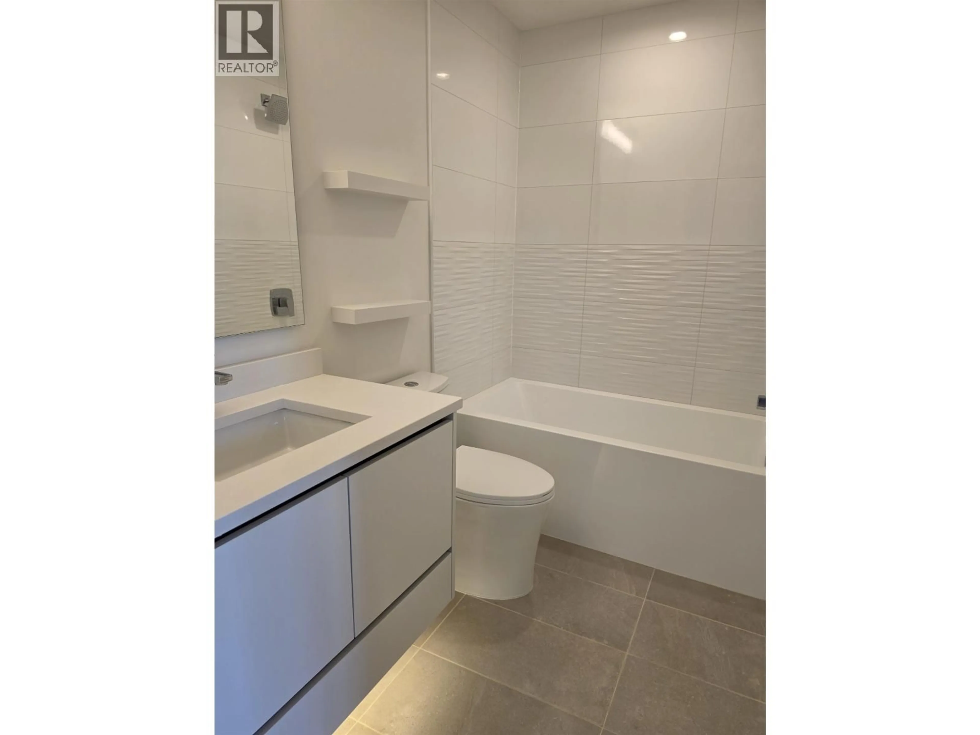 Standard bathroom, ceramic/tile floor for 310 - 8398 OAK STREET, Vancouver British Columbia V6P0L9
