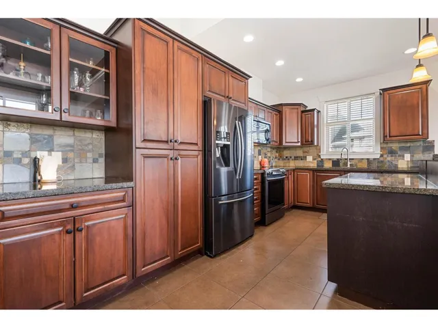 401 - 45893 CHESTERFIELD AVENUE, Chilliwack 3