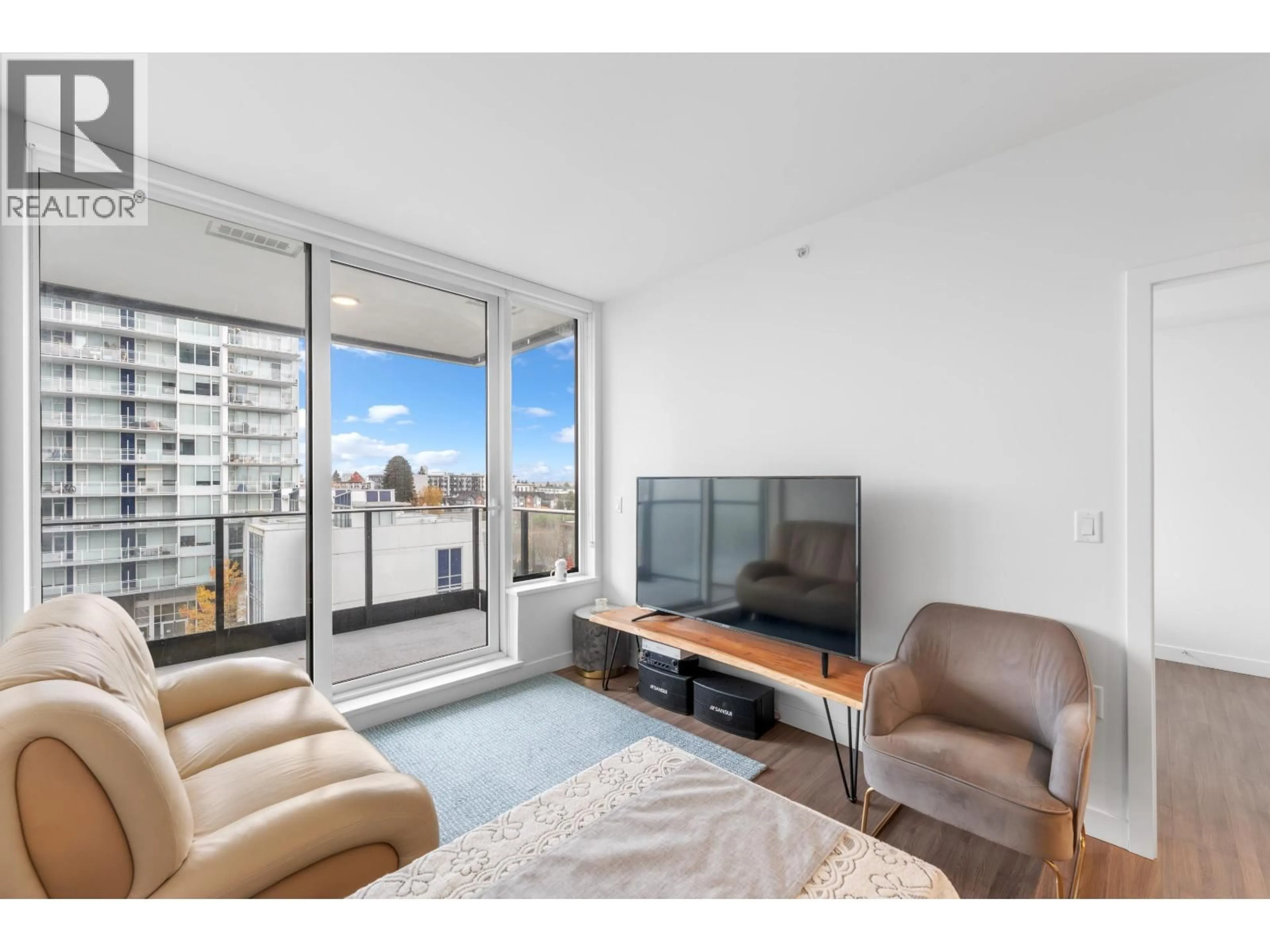 Living room with furniture, unknown for 606 - 6699 DUNBLANE AVENUE, Burnaby British Columbia V5H0J8