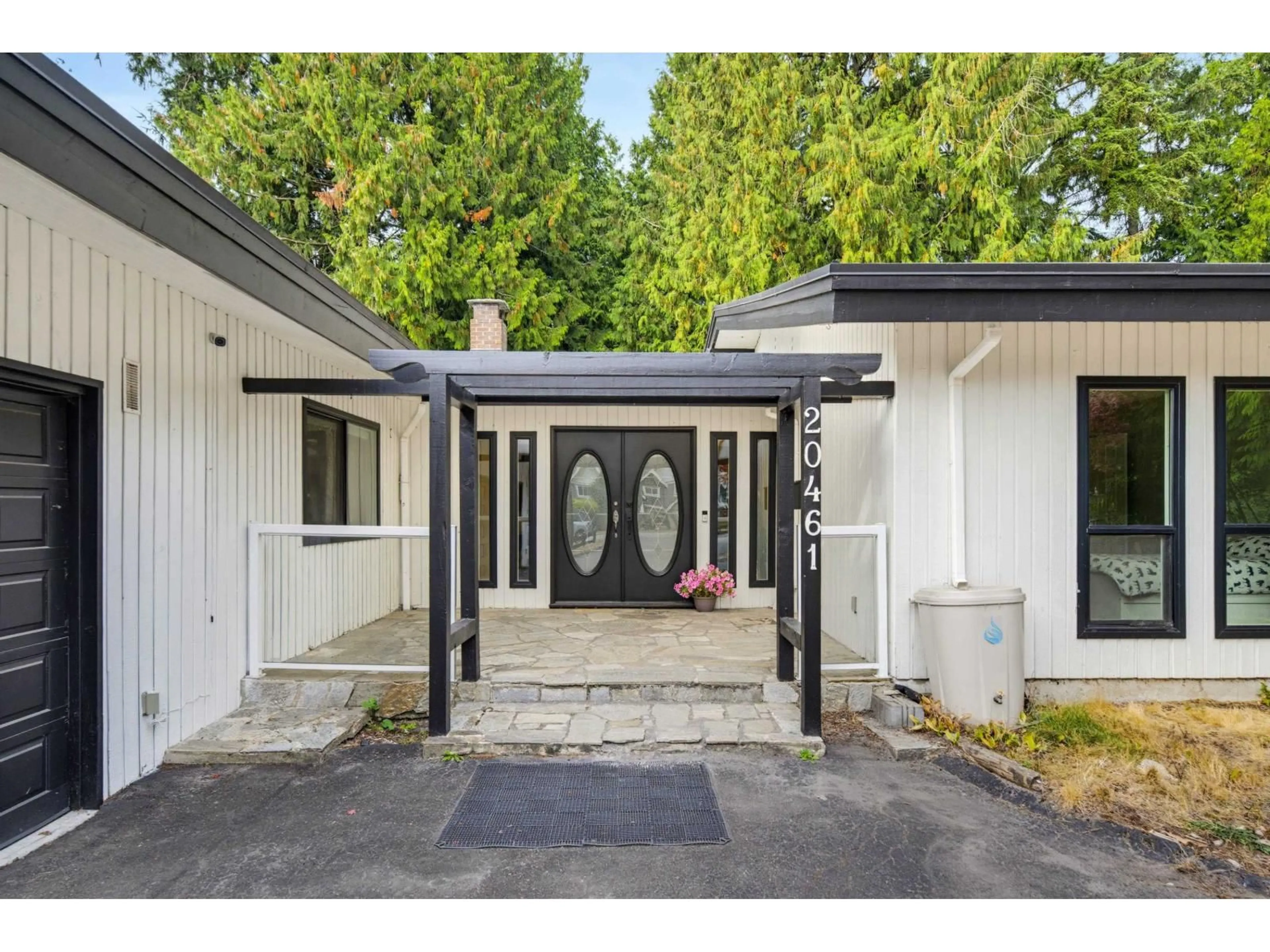 Indoor entryway for 20461 46TH AVENUE, Langley British Columbia V3A3H7