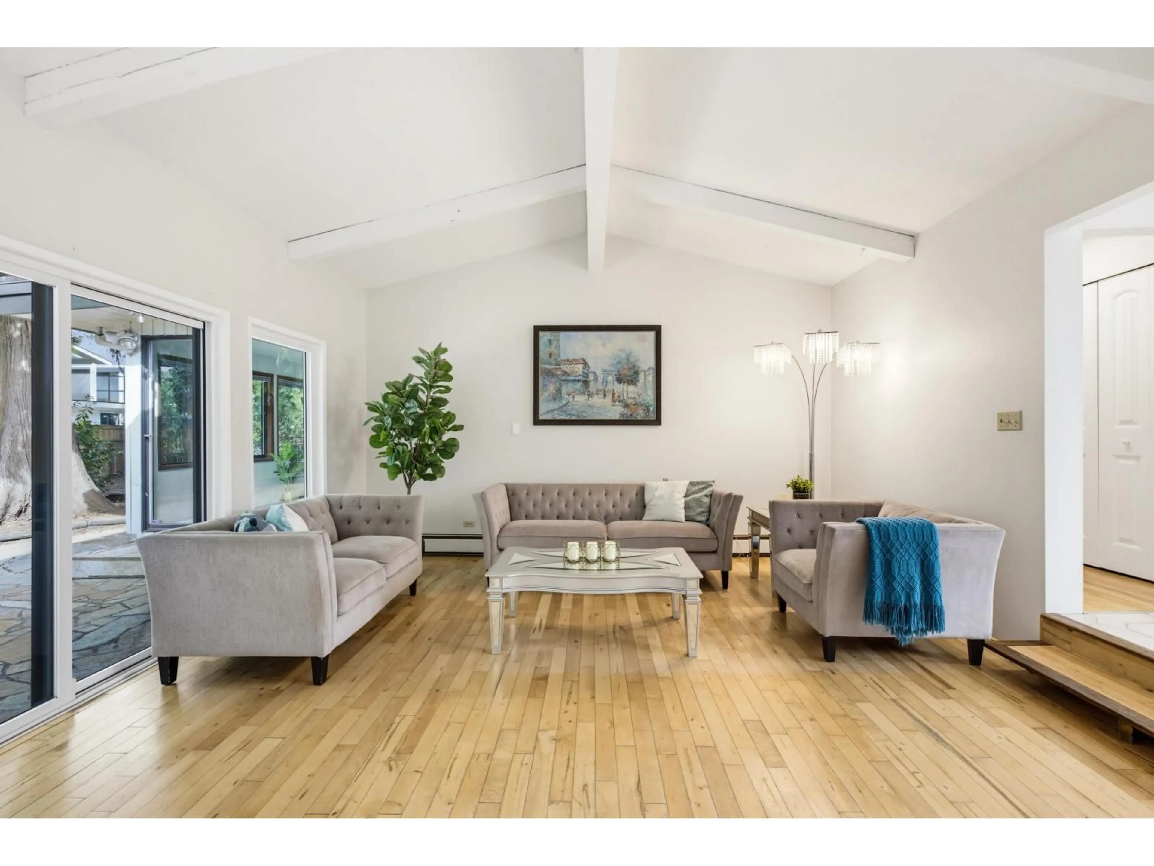 Living room with furniture, wood/laminate floor for 20461 46TH AVENUE, Langley British Columbia V3A3H7