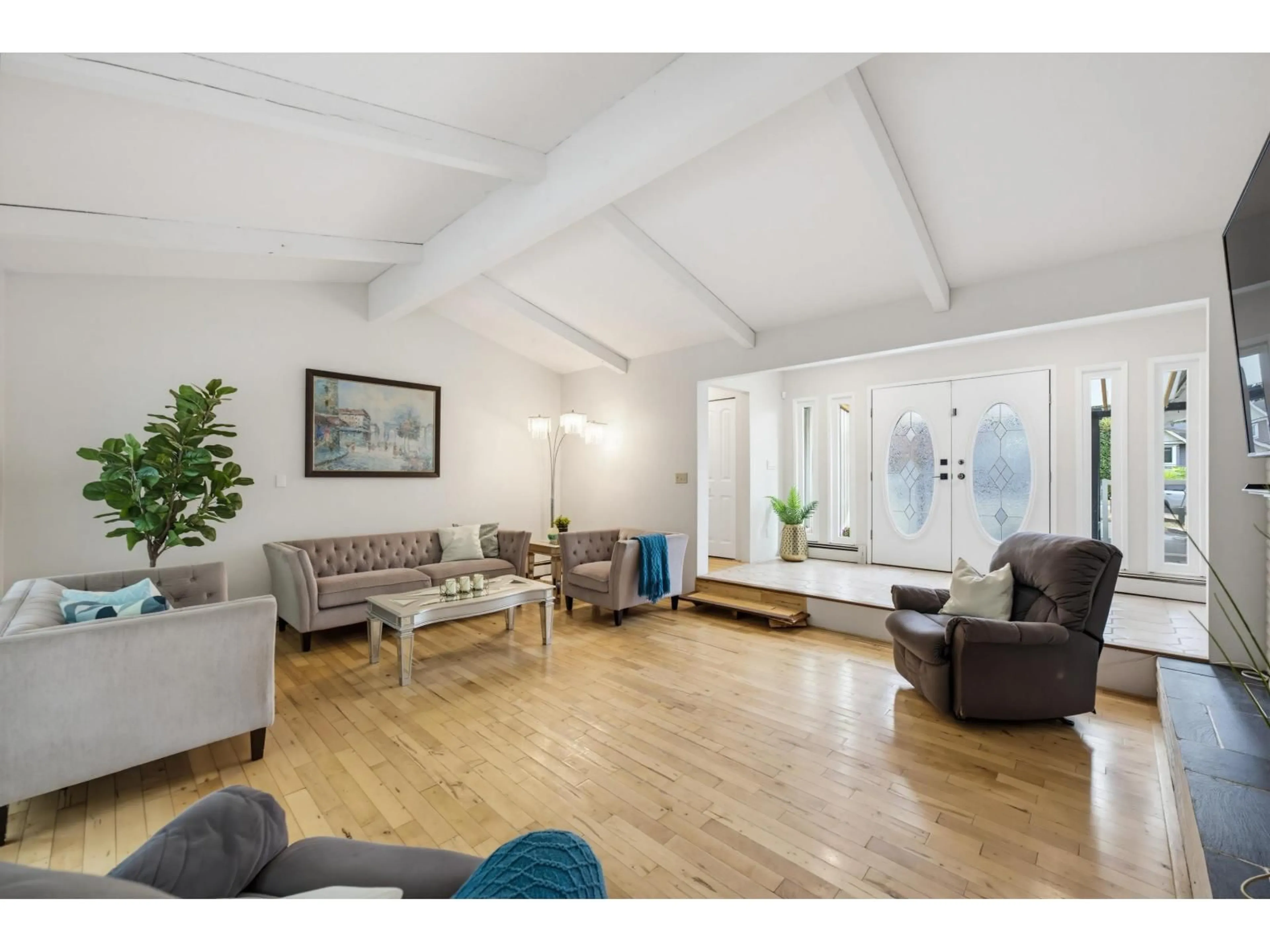 Living room with furniture, unknown for 20461 46TH AVENUE, Langley British Columbia V3A3H7