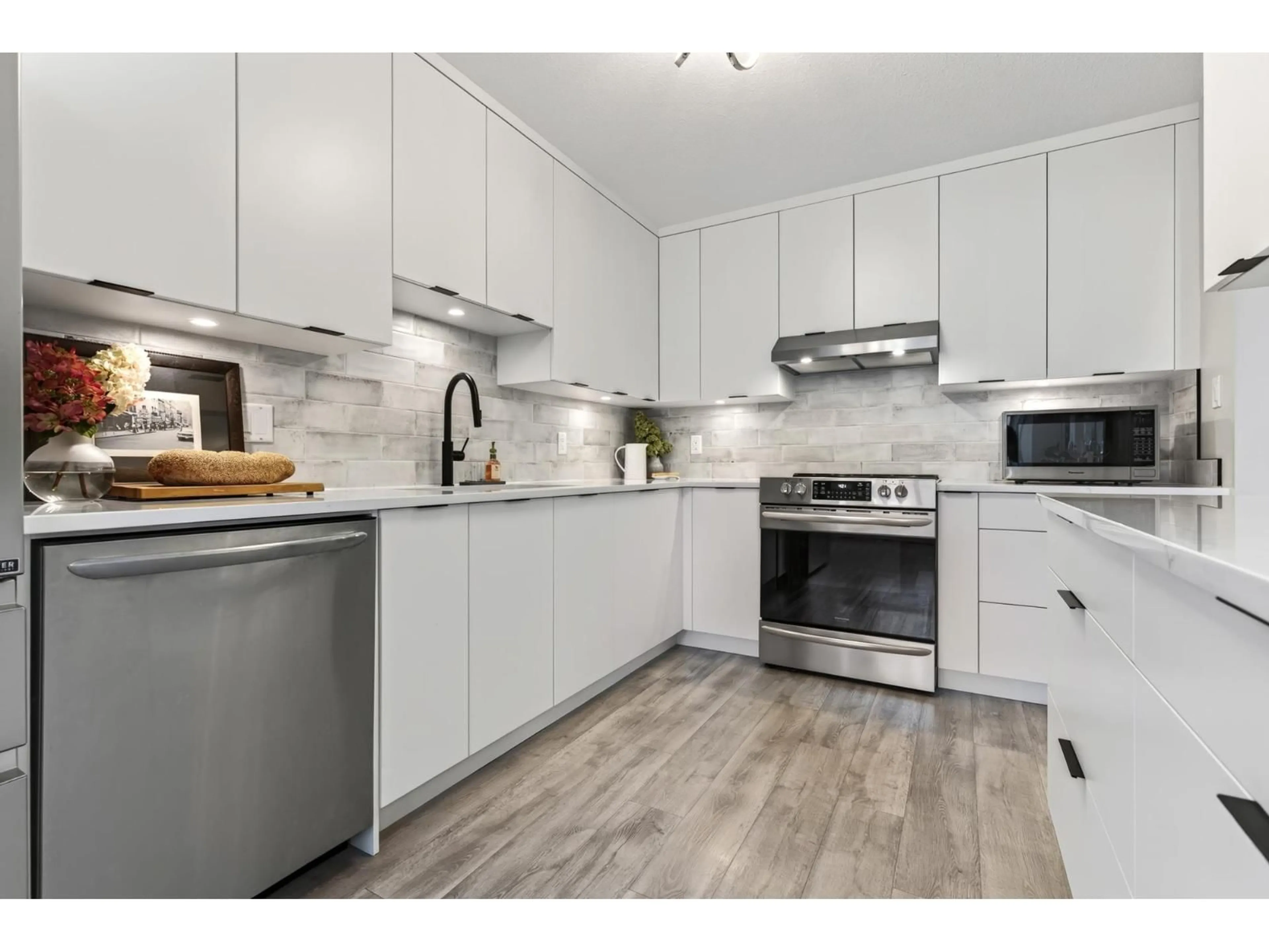 Open concept kitchen, unknown for 3 - 46350 CESSNA DRIVE, Chilliwack British Columbia V2P7W3