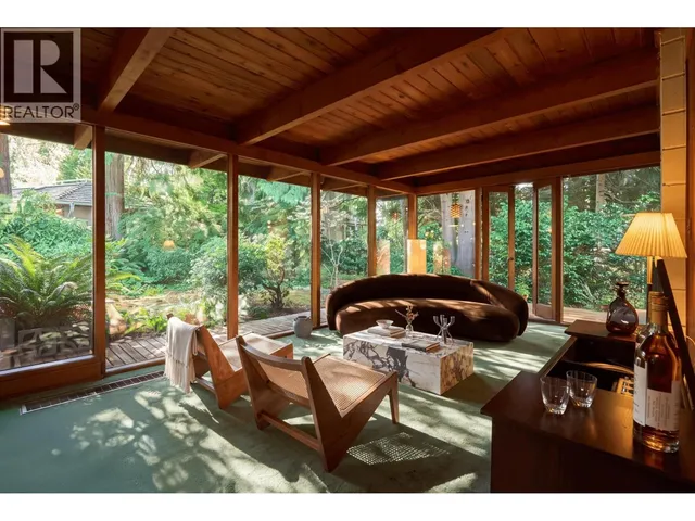 4065 SUNSET BOULEVARD, North Vancouver 2