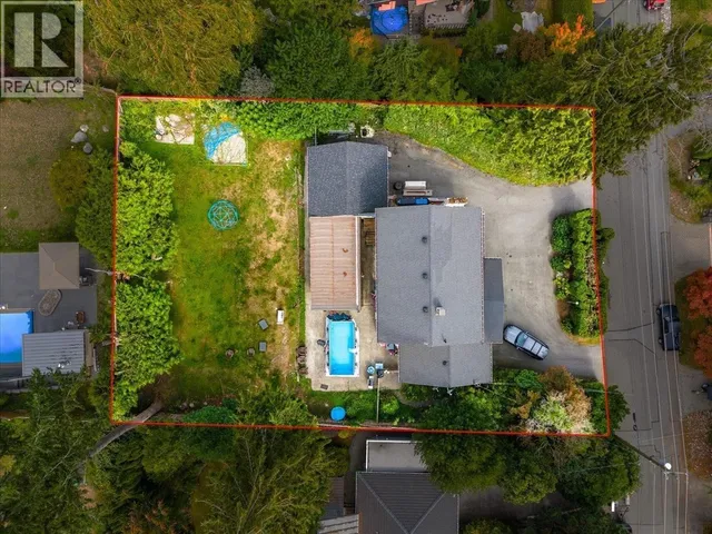 787 ROSLYN BOULEVARD, North Vancouver 2