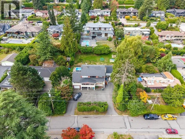 787 ROSLYN BOULEVARD, North Vancouver 4