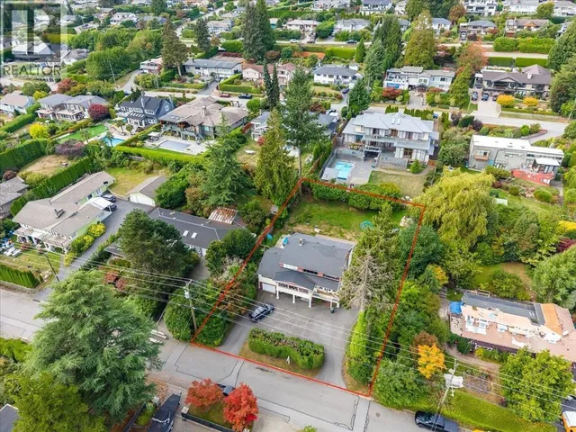 787 ROSLYN BOULEVARD, North Vancouver 5
