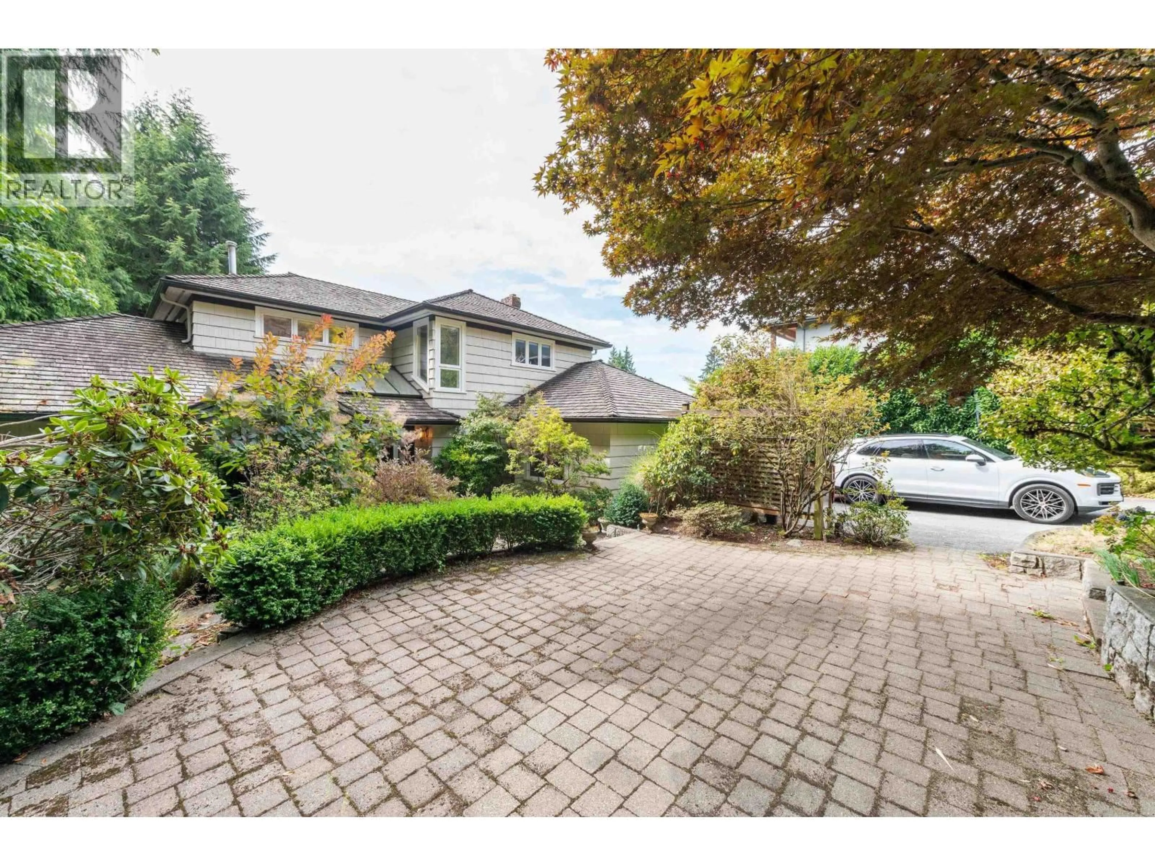 A pic from outside/outdoor area/front of a property/back of a property/a pic from drone, street for 1340 PALMERSTON AVENUE, West Vancouver British Columbia V7T2H7