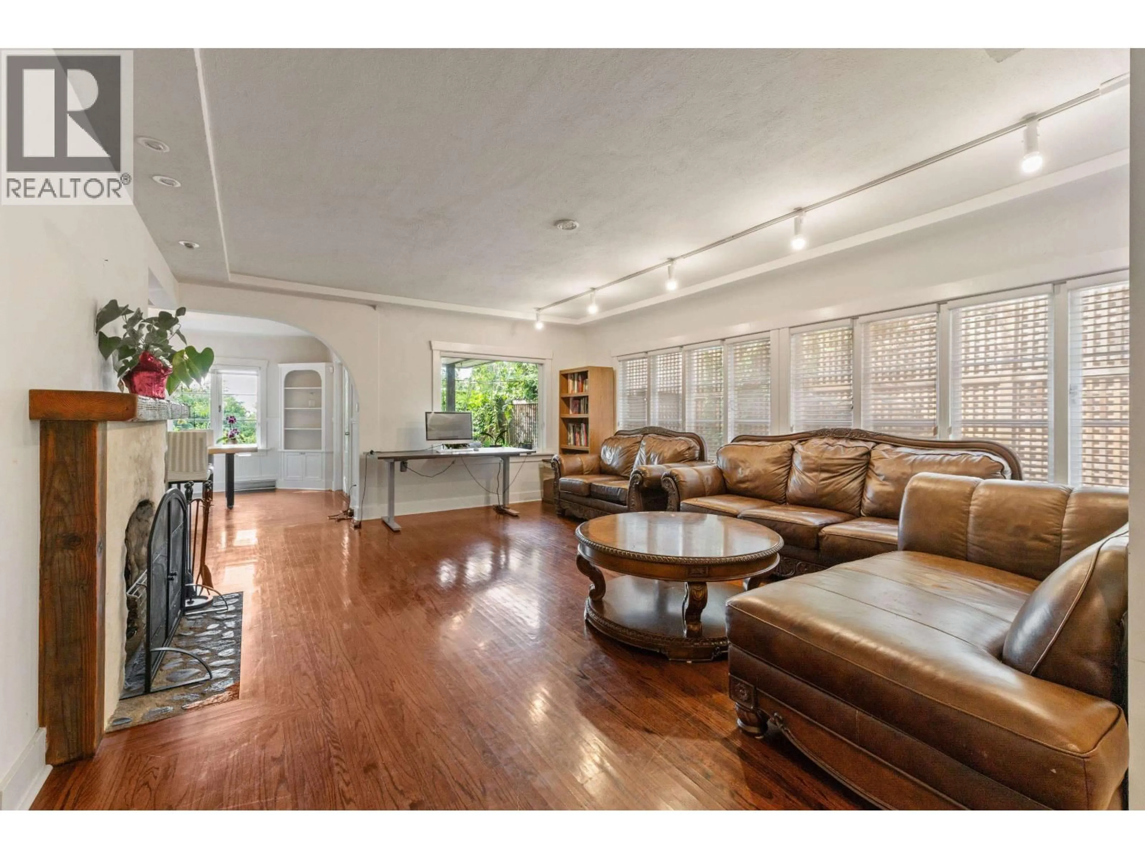 Living room with furniture, unknown for 1340 PALMERSTON AVENUE, West Vancouver British Columbia V7T2H7