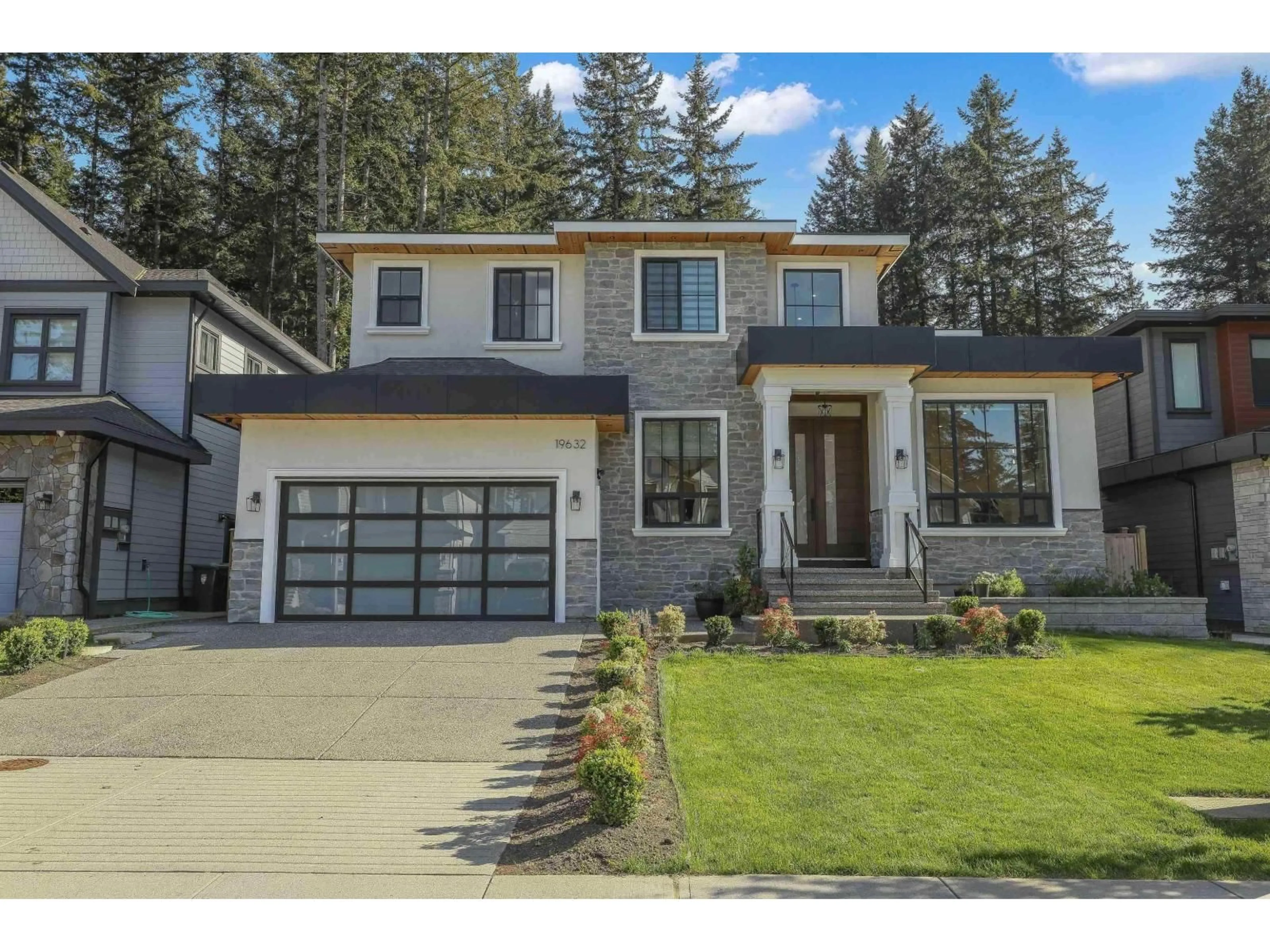 Home with vinyl exterior material, street for 19632 31A AVENUE, Langley British Columbia V2Z0B2