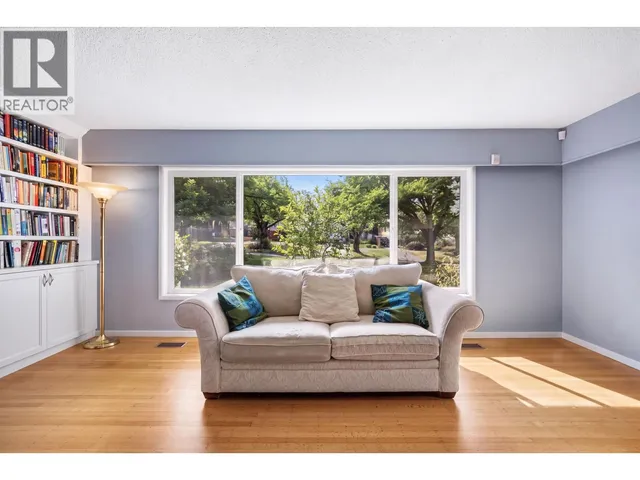 727 SECOND STREET, New Westminster 2